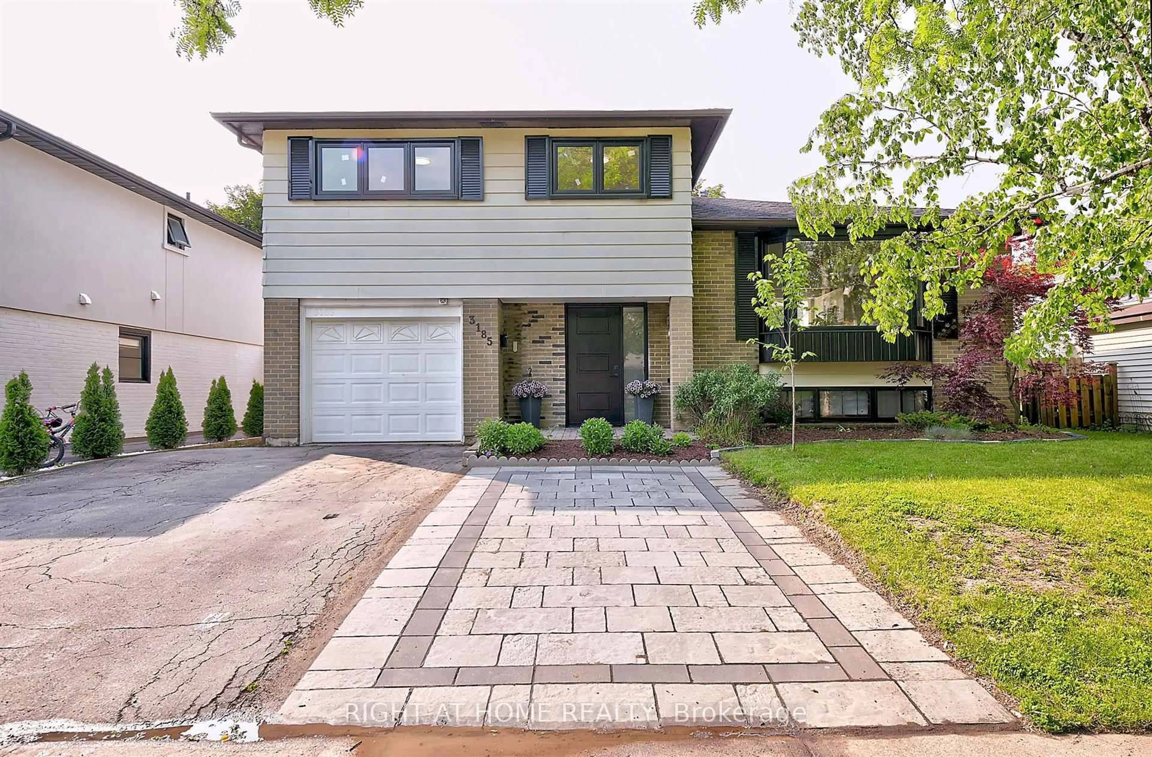 Home with brick exterior material, street for 3185 Heathfield Dr, Burlington Ontario L7M 1E1