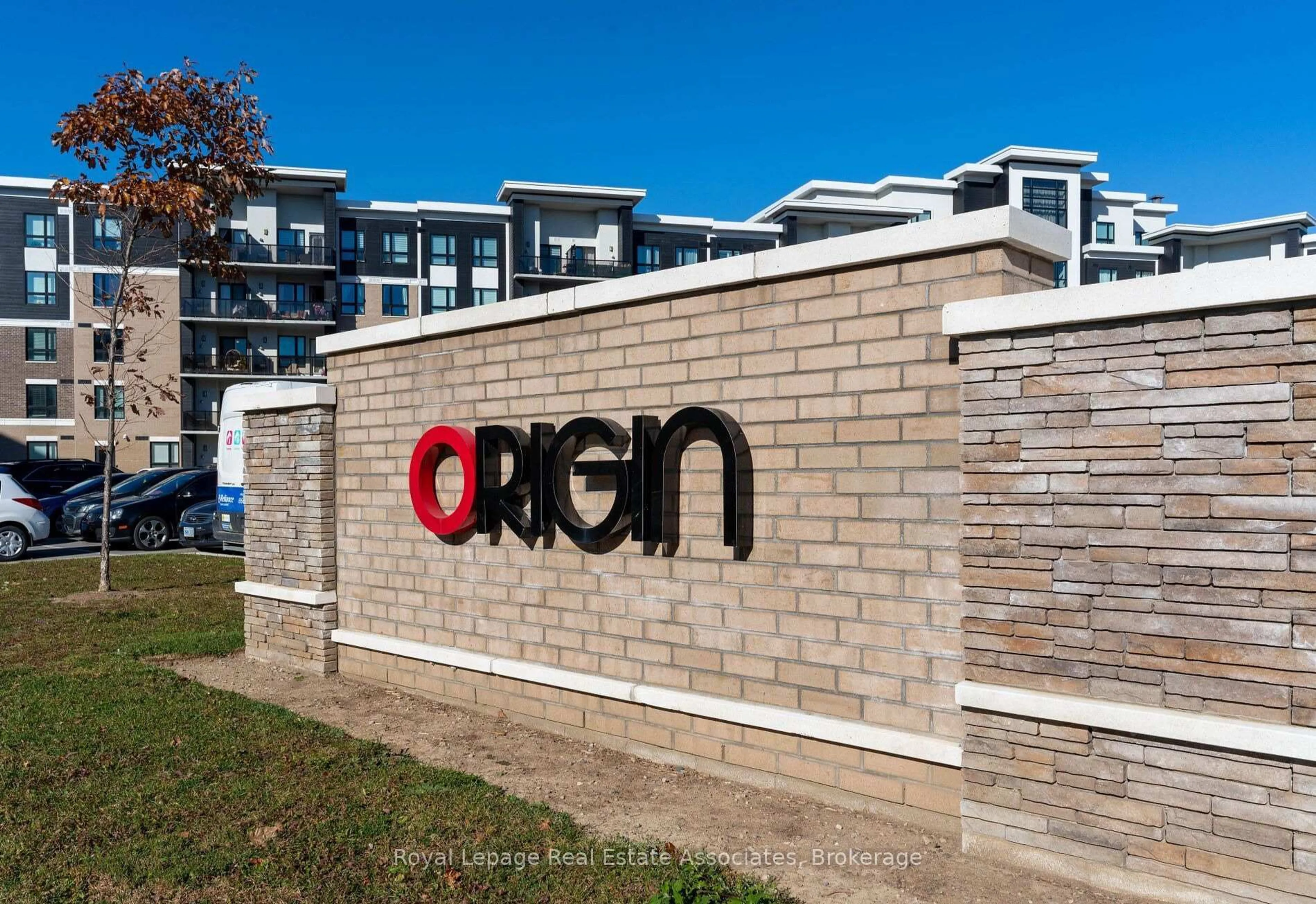 Indoor foyer for 650 Sauve St #15, Milton Ontario L9T 9A5