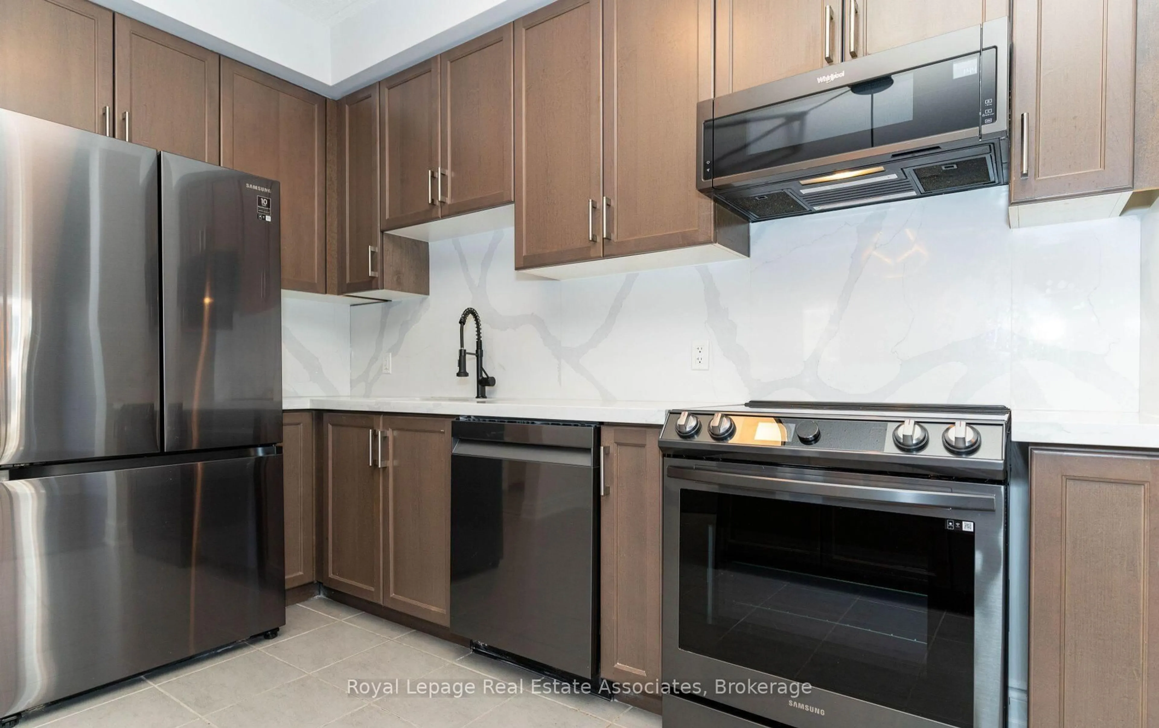 Standard kitchen, unknown for 650 Sauve St #15, Milton Ontario L9T 9A5