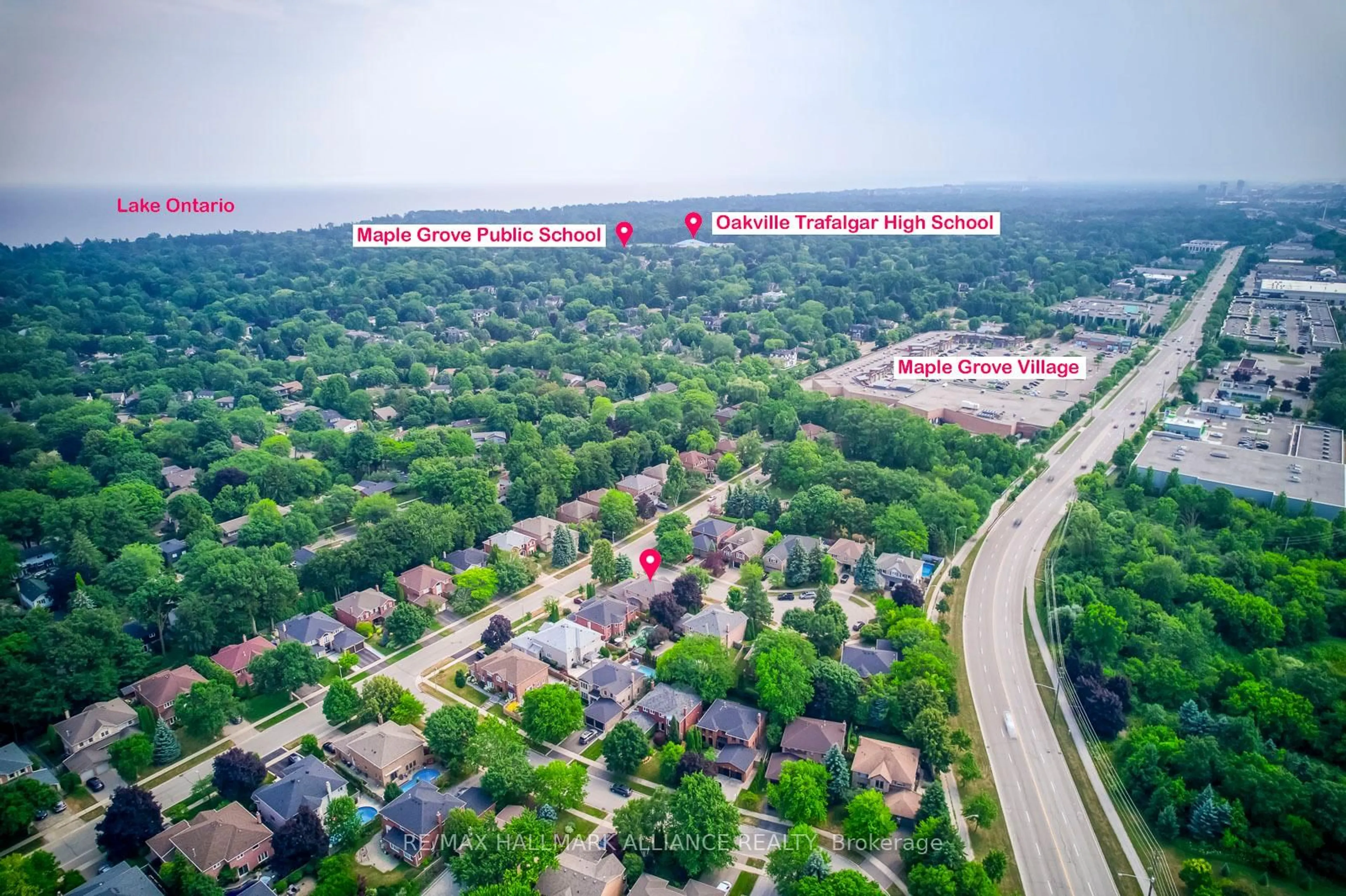 A pic from outside/outdoor area/front of a property/back of a property/a pic from drone, street for 503 CARLISLE Crt, Oakville Ontario L6J 6N6