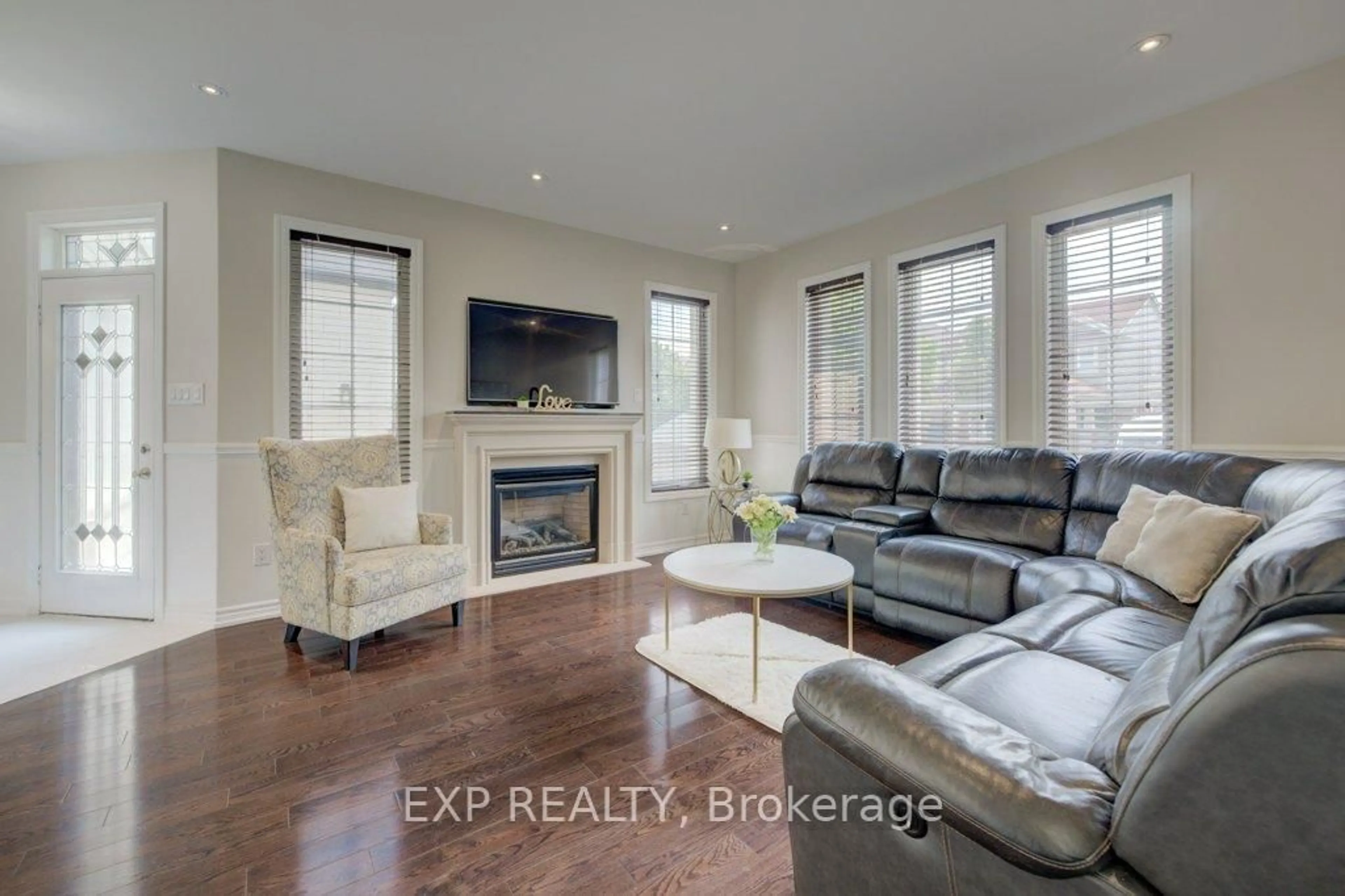 Living room with furniture, unknown for 953 Gastle Way, Milton Ontario L9T 0Z9