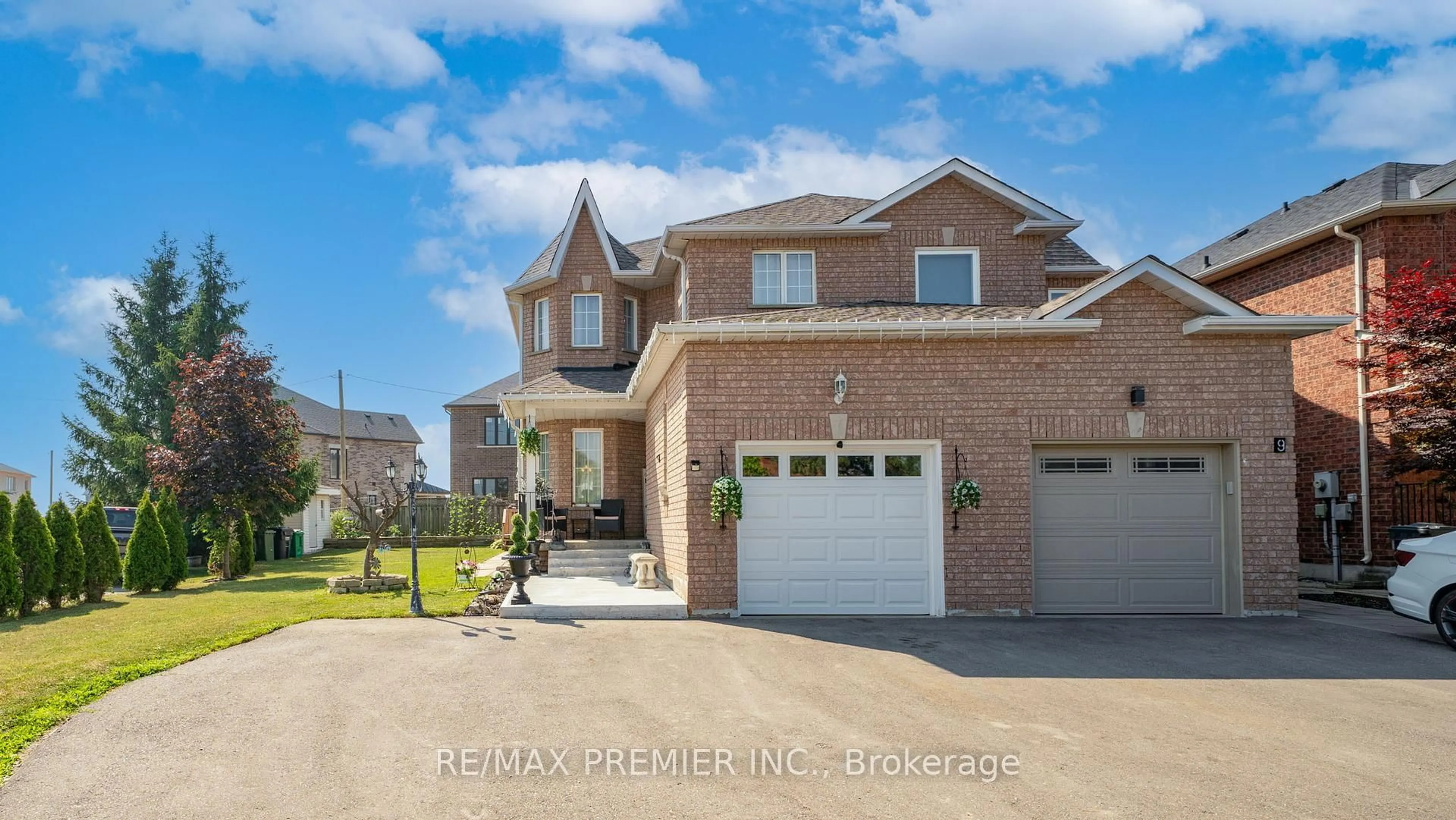 Home with brick exterior material, street for 11 Richelieu Crt, Caledon Ontario L7E 2M3