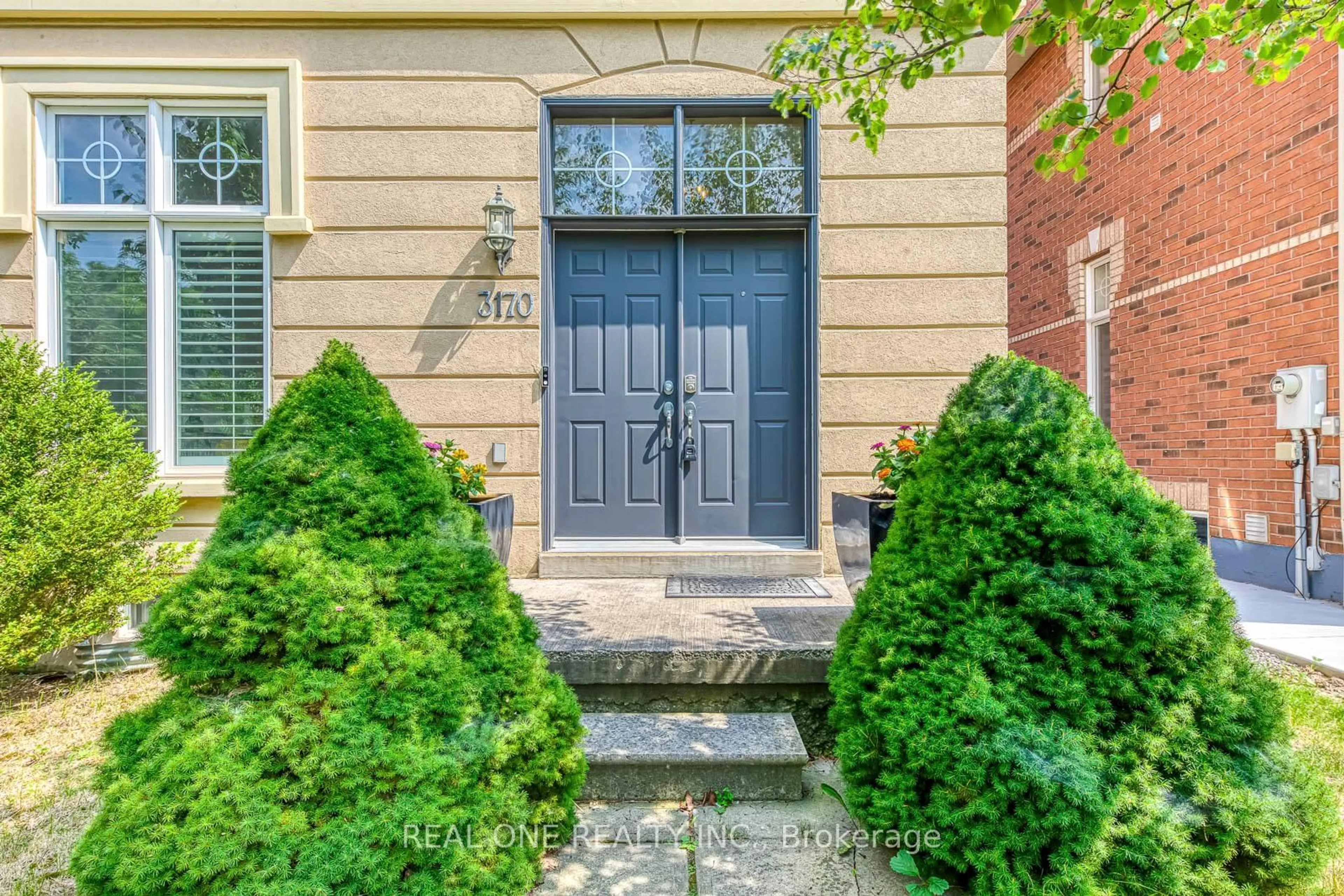 Indoor entryway for 3170 Eclipse Ave, Mississauga Ontario L5M 7X1