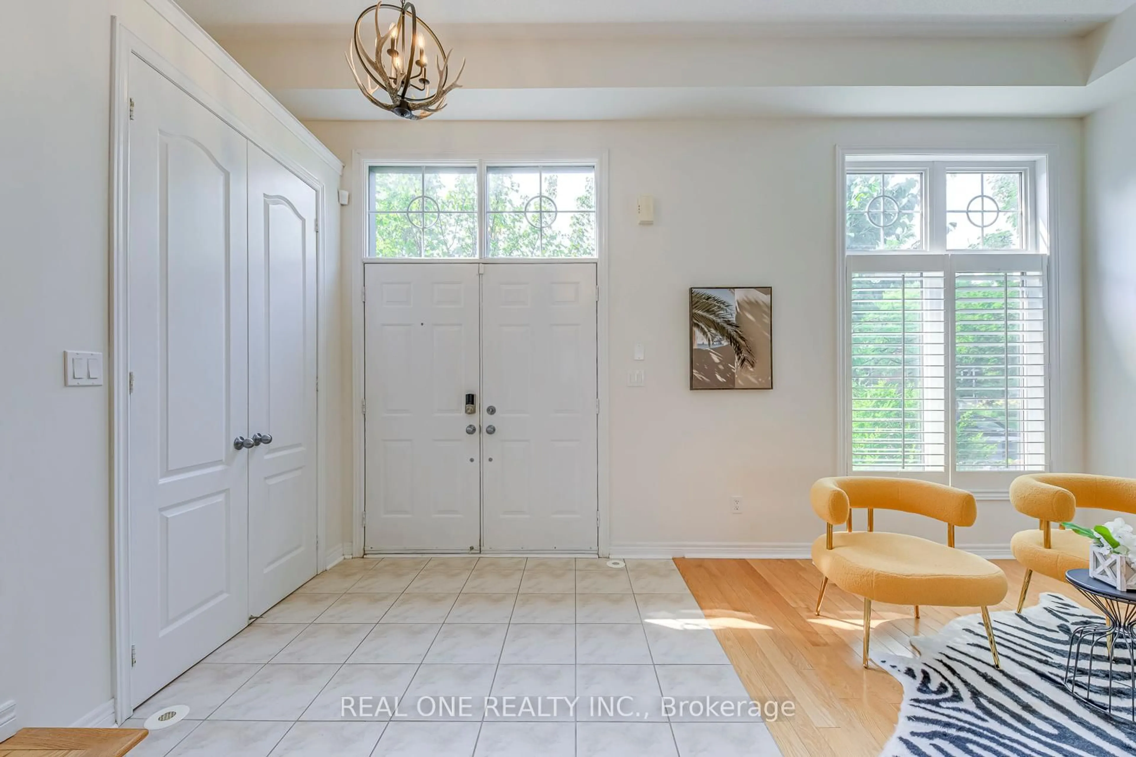 Indoor entryway for 3170 Eclipse Ave, Mississauga Ontario L5M 7X1