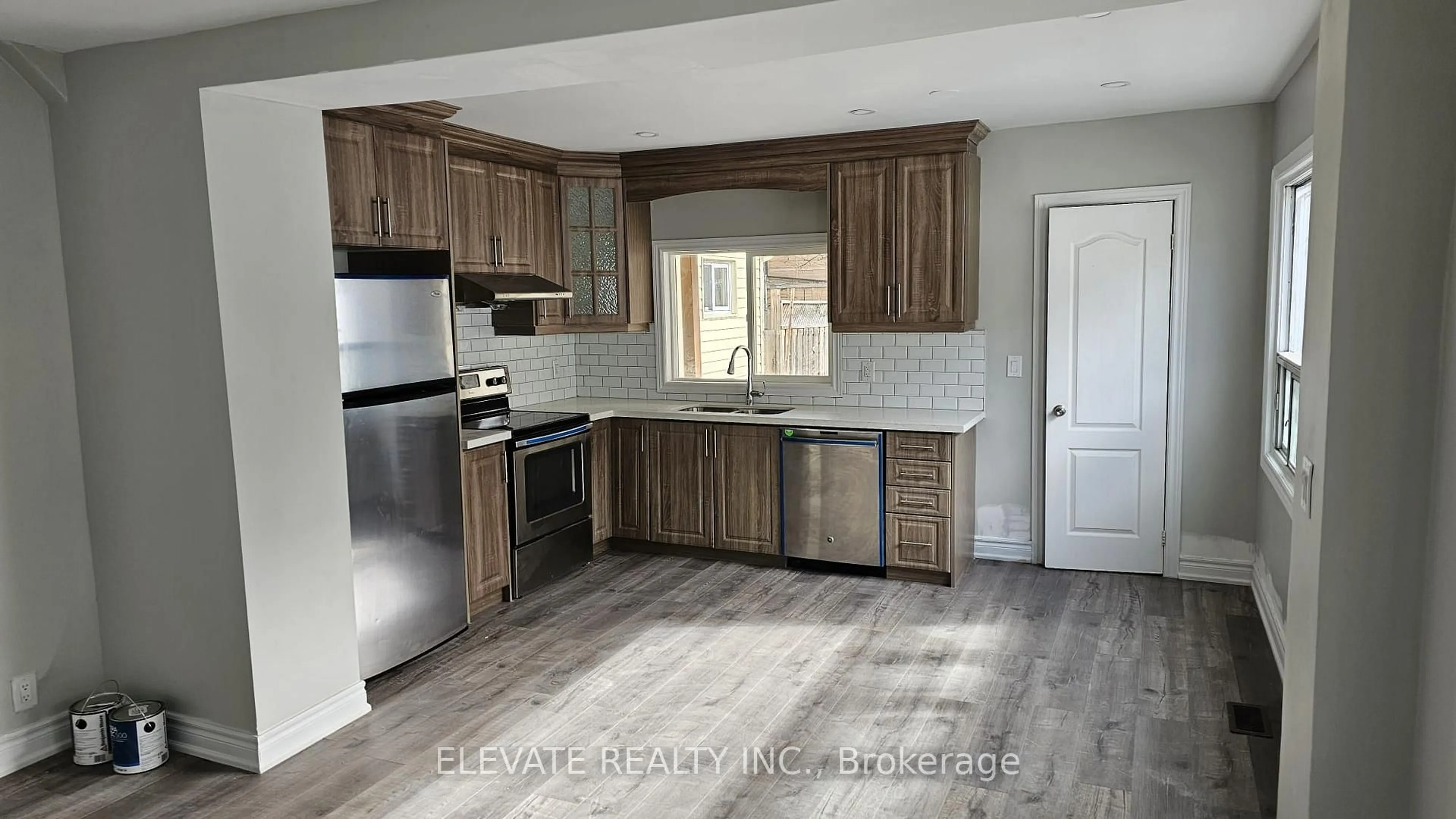 Standard kitchen, unknown for 11 Rowntree Ave, Toronto Ontario M6N 1R4