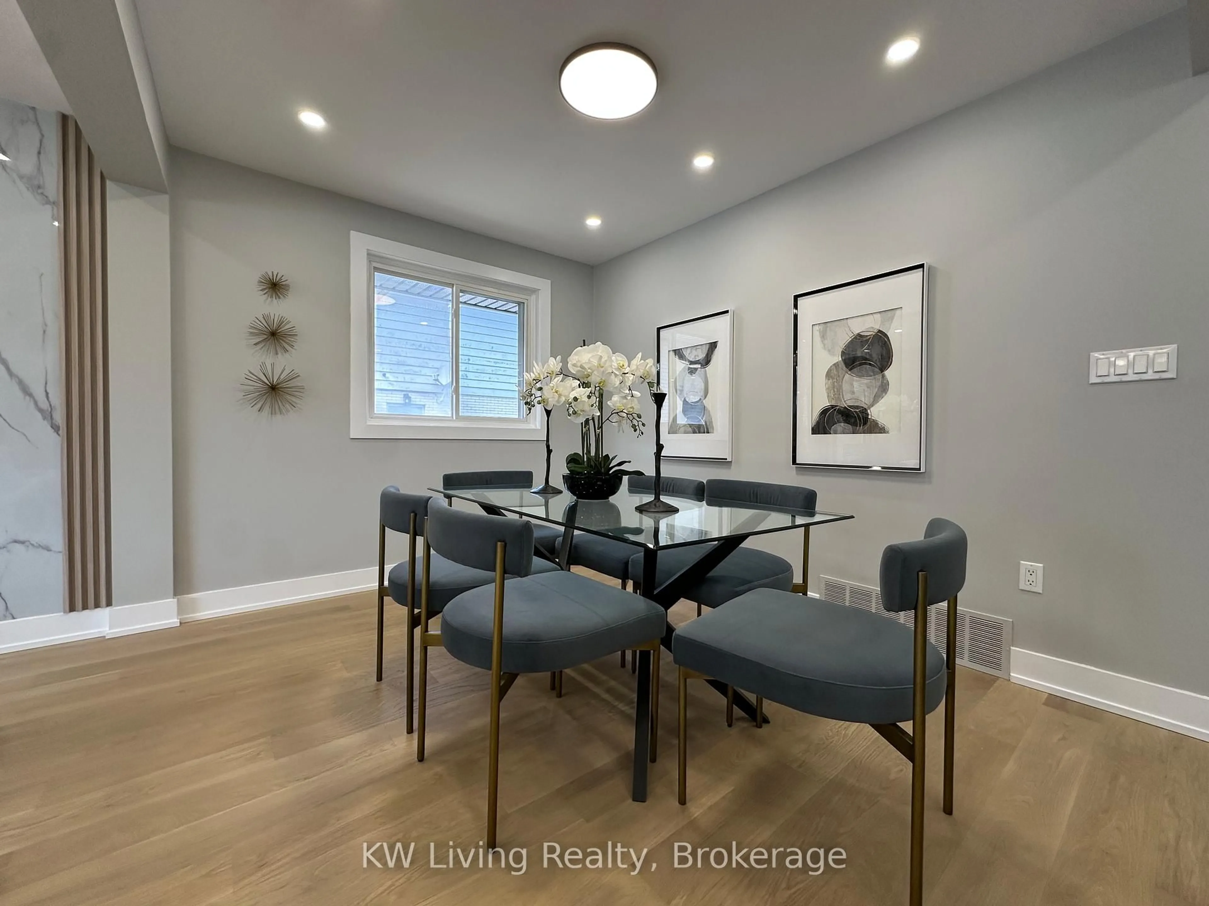 Dining room, wood/laminate floor for 2531 Glengarry Rd, Mississauga Ontario L5C 1Y1