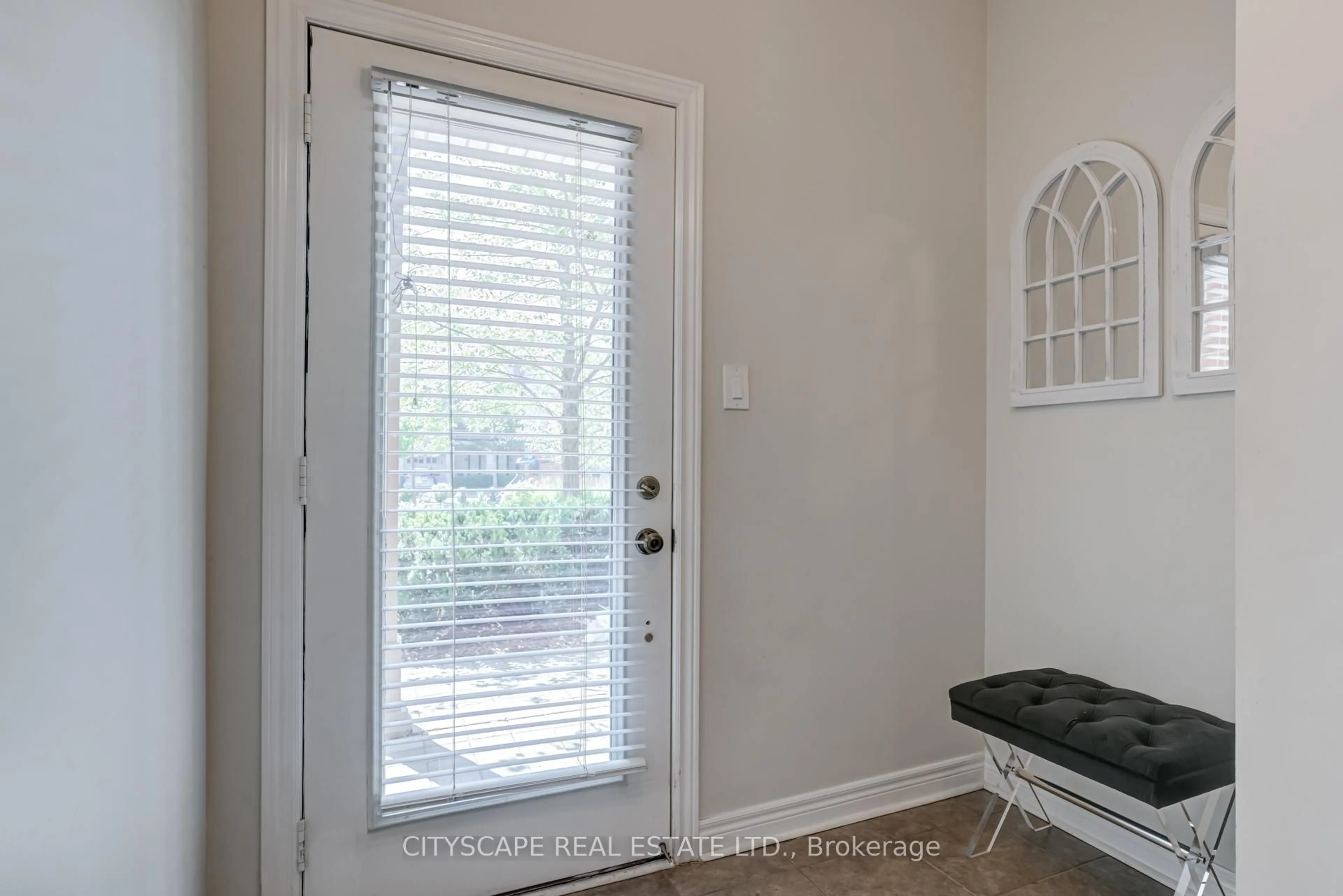 Indoor entryway for 3380 Thomas St #31, Mississauga Ontario L5M 0R2