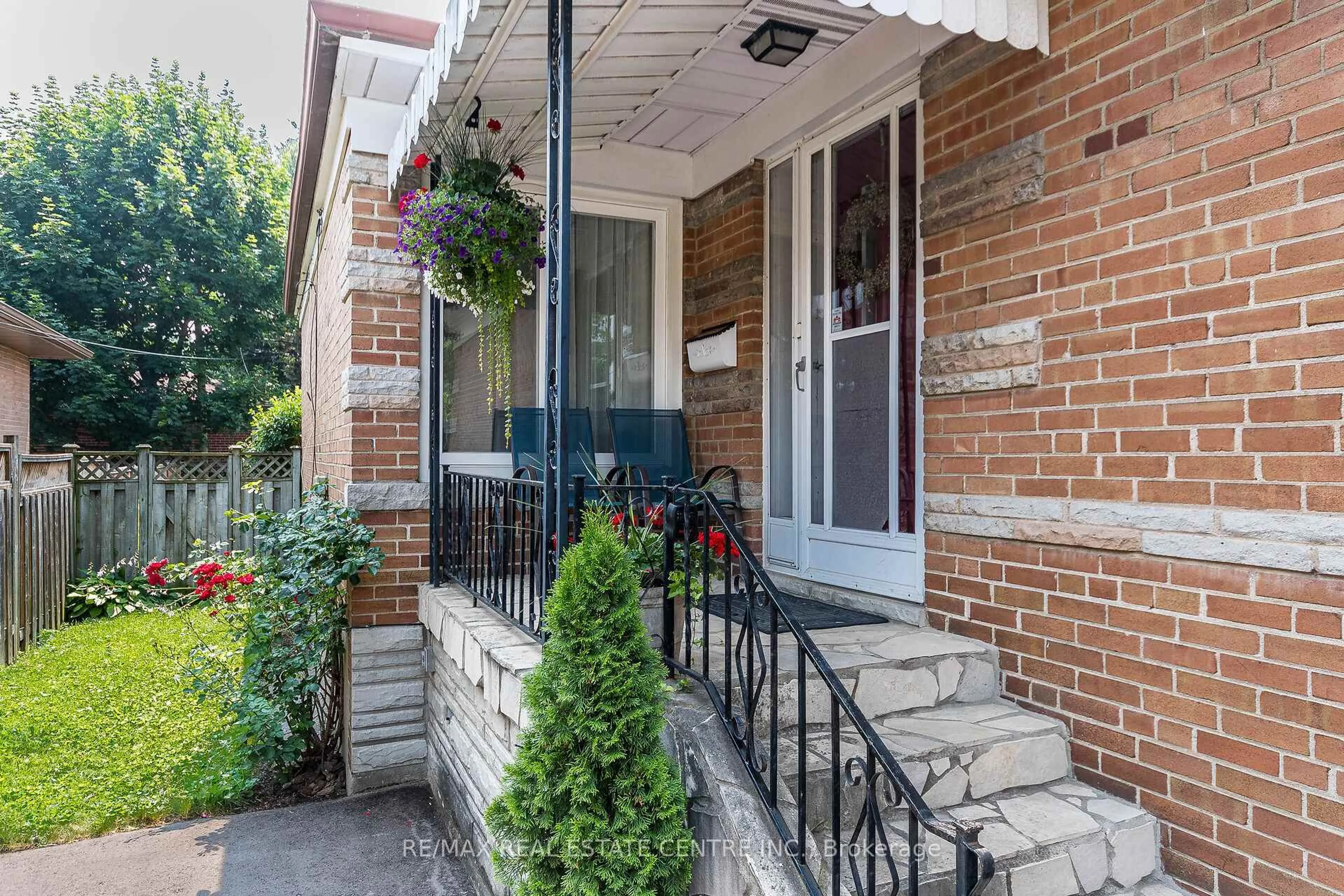 Patio, street for 11 Velma Dr, Toronto Ontario M8Z 2N2