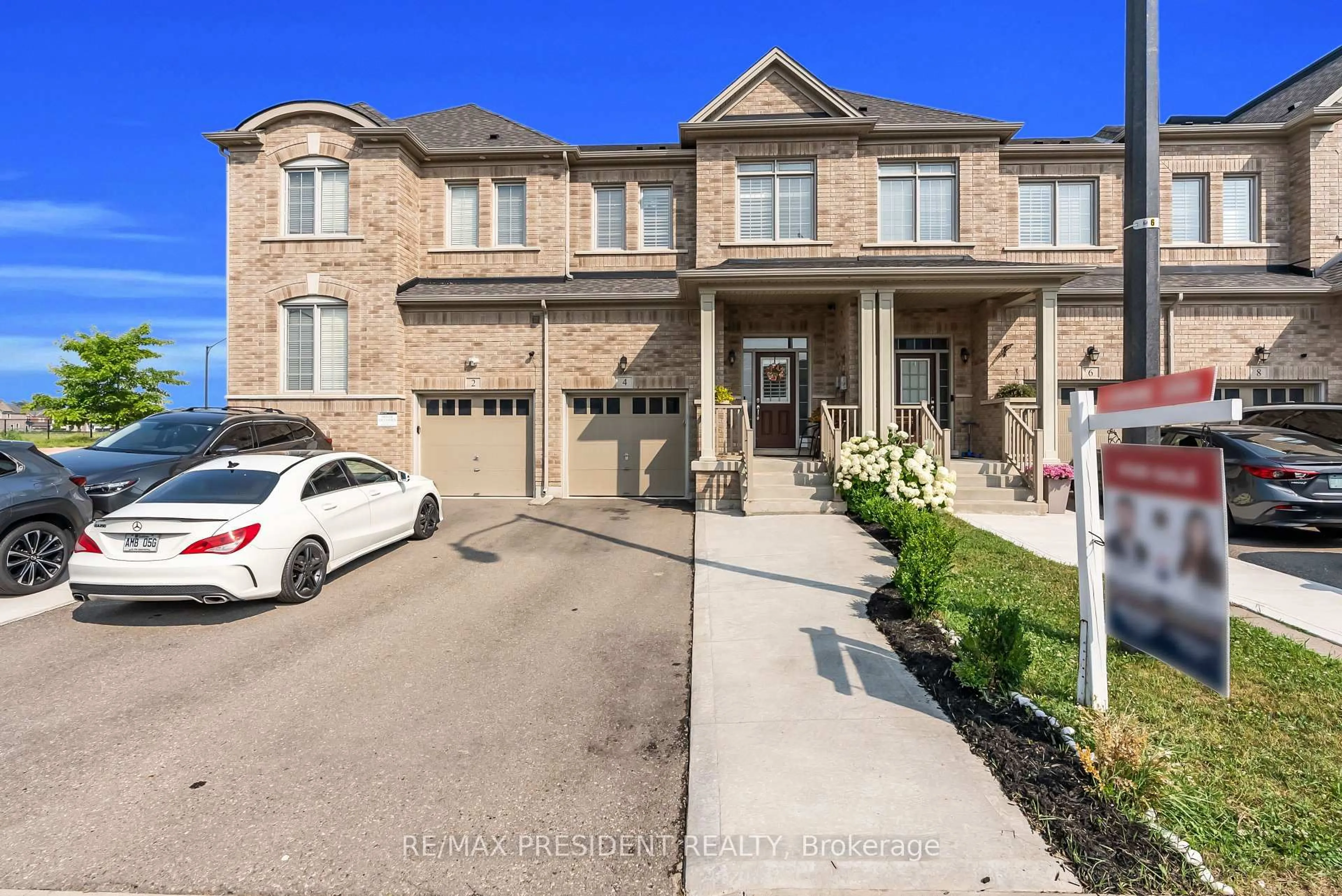 A pic from outside/outdoor area/front of a property/back of a property/a pic from drone, street for 4 Temple Manor Rd, Brampton Ontario L6Y 6C5