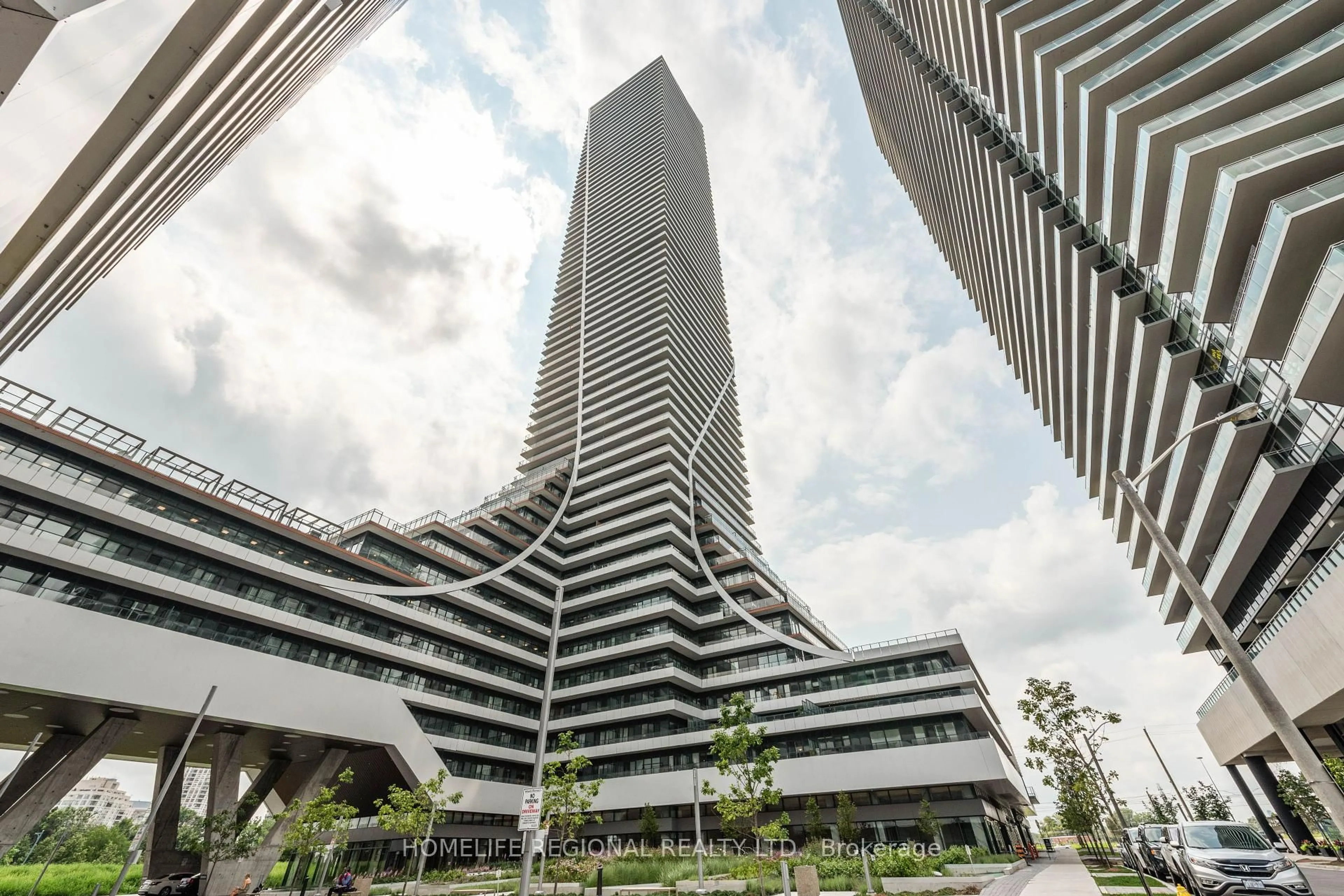 Indoor foyer for 30 Shore Breeze Dr #3422, Toronto Ontario M8V 0J1