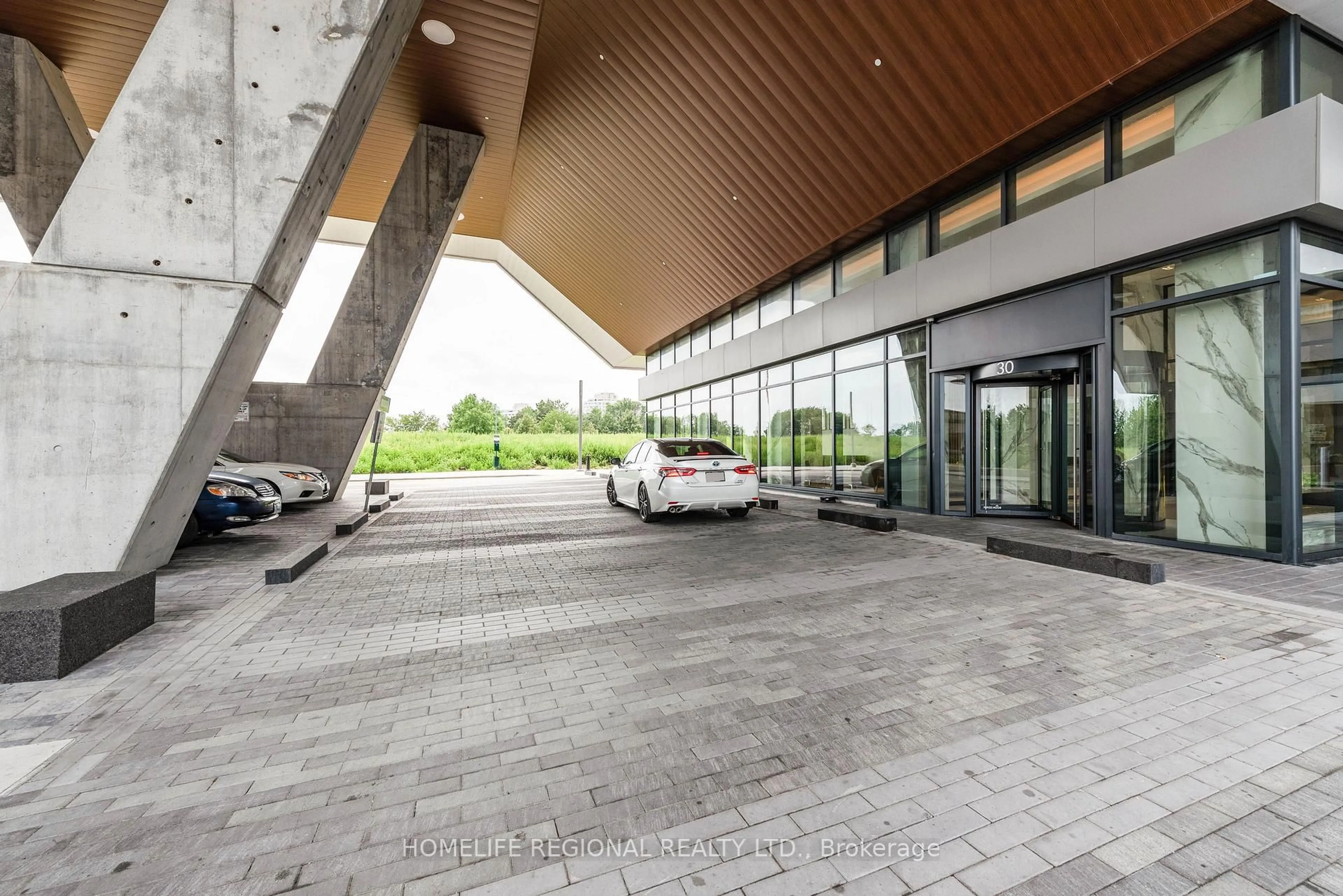 Indoor foyer for 30 Shore Breeze Dr #3422, Toronto Ontario M8V 0J1