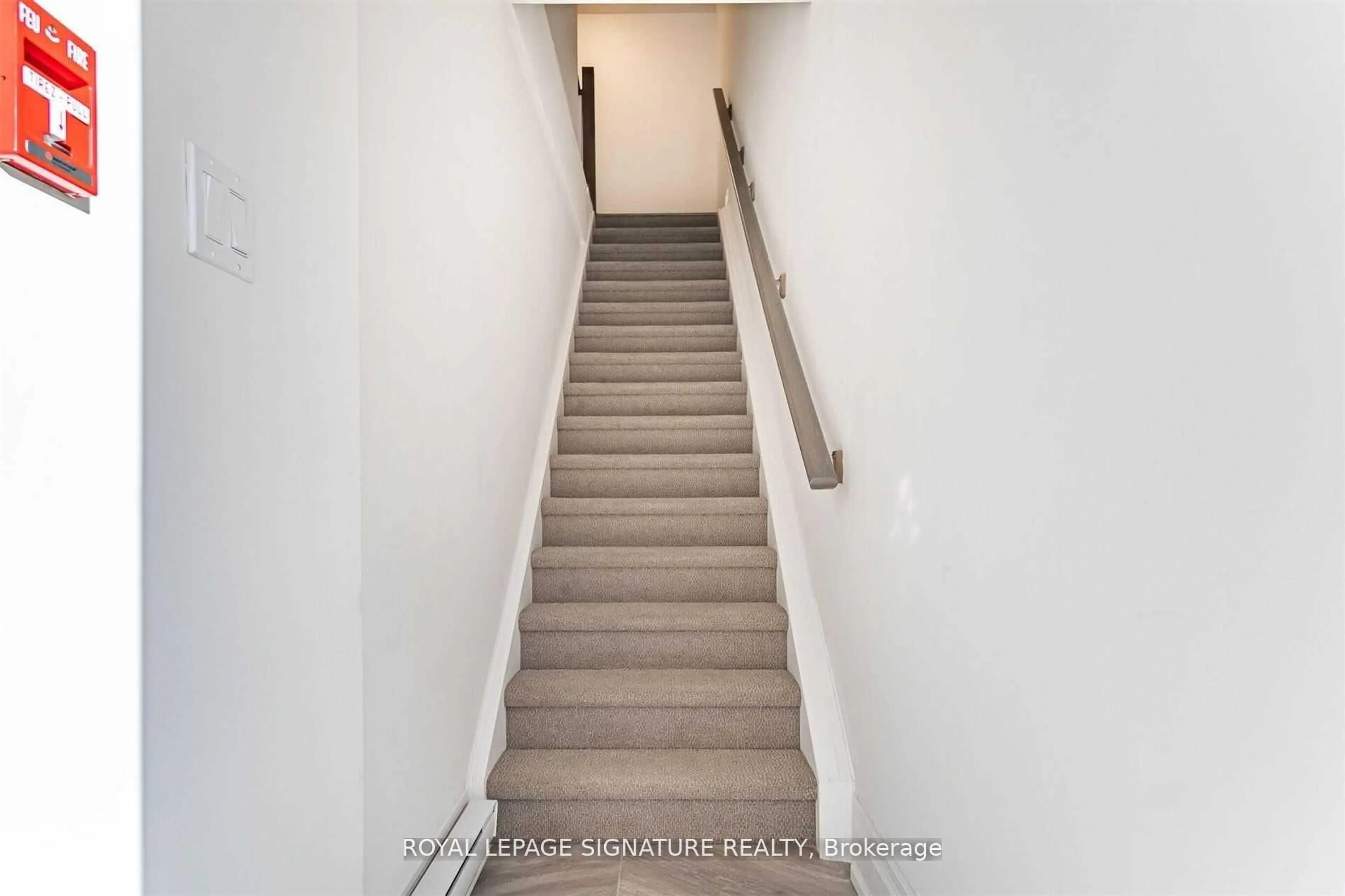 Stairs for 760 Lakeshore Rd #202, Mississauga Ontario L5E 1C7