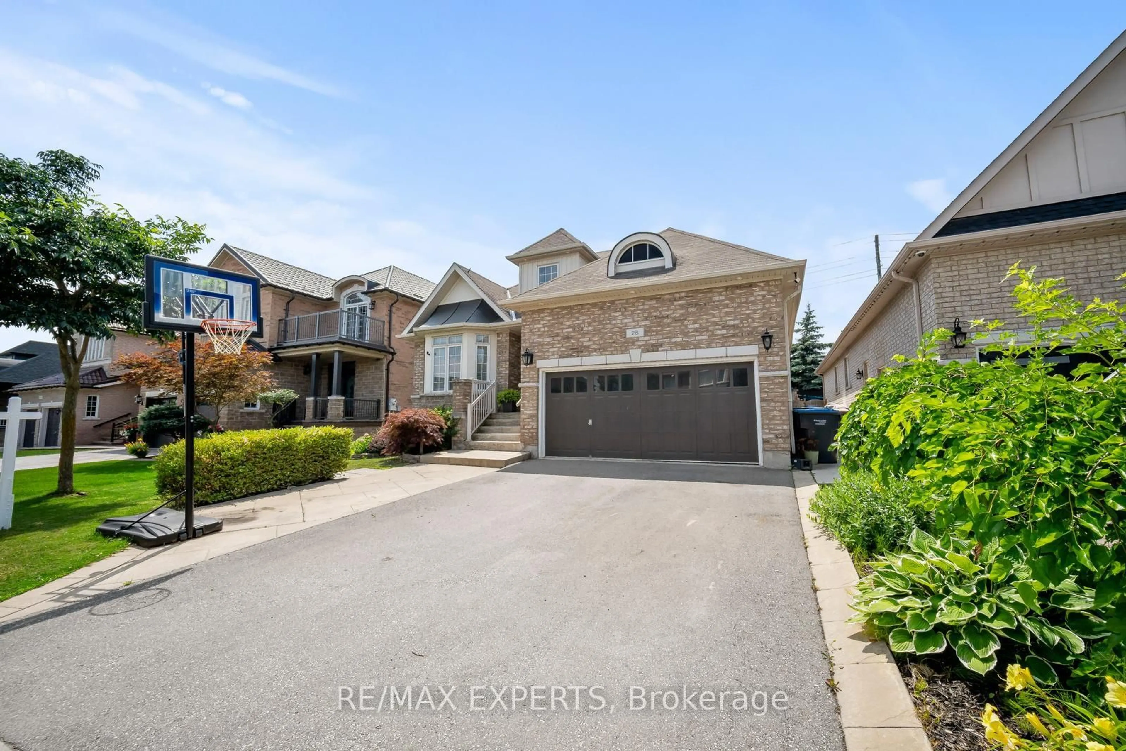 Unknown for 28 Dokkum Cres, Brampton Ontario L6Z 4T6
