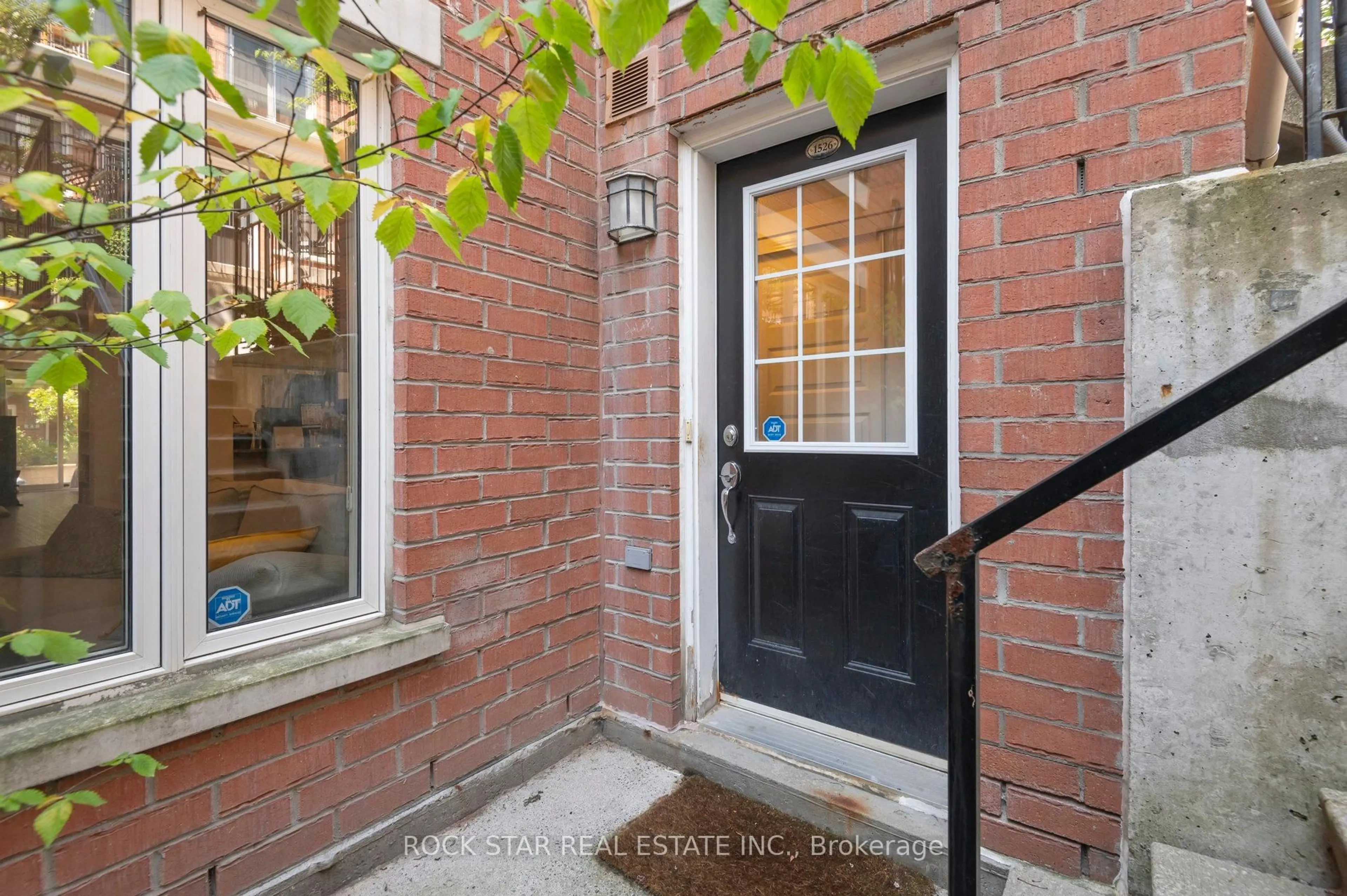Indoor entryway for 26 Laidlaw St #1526, Toronto Ontario M6K 1X2