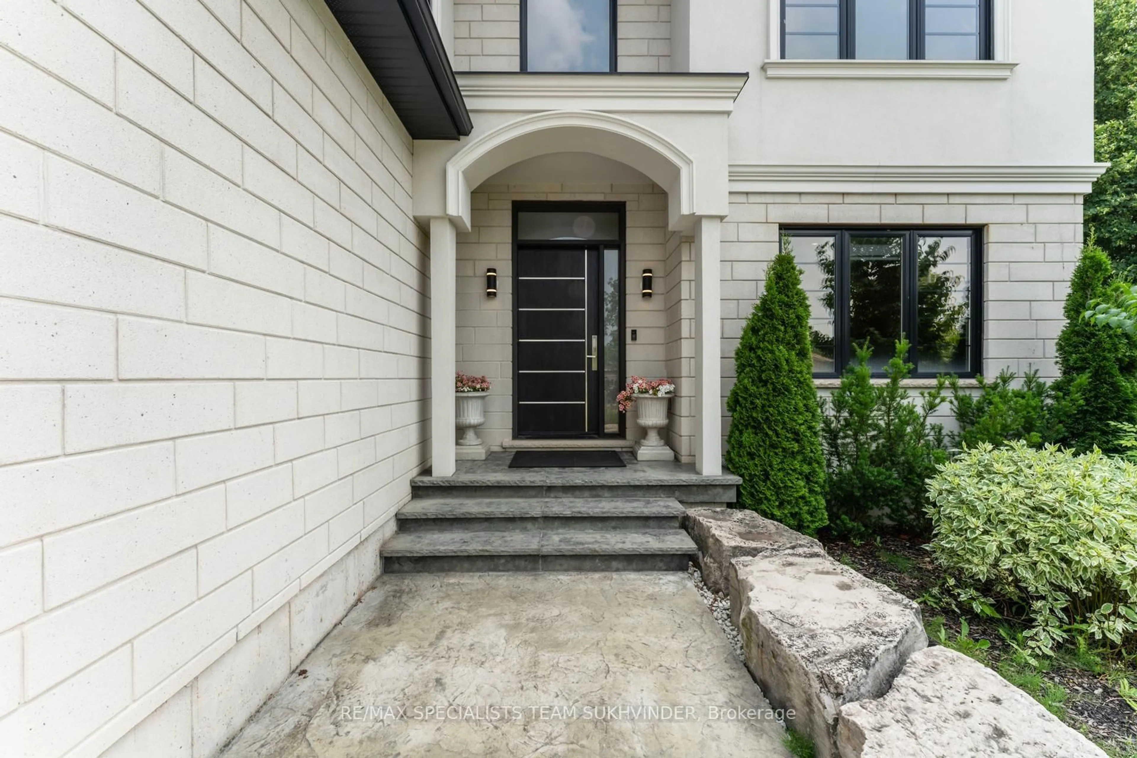 Unknown for 108 Meadowbrook Dr, Milton Ontario L9T 2B6