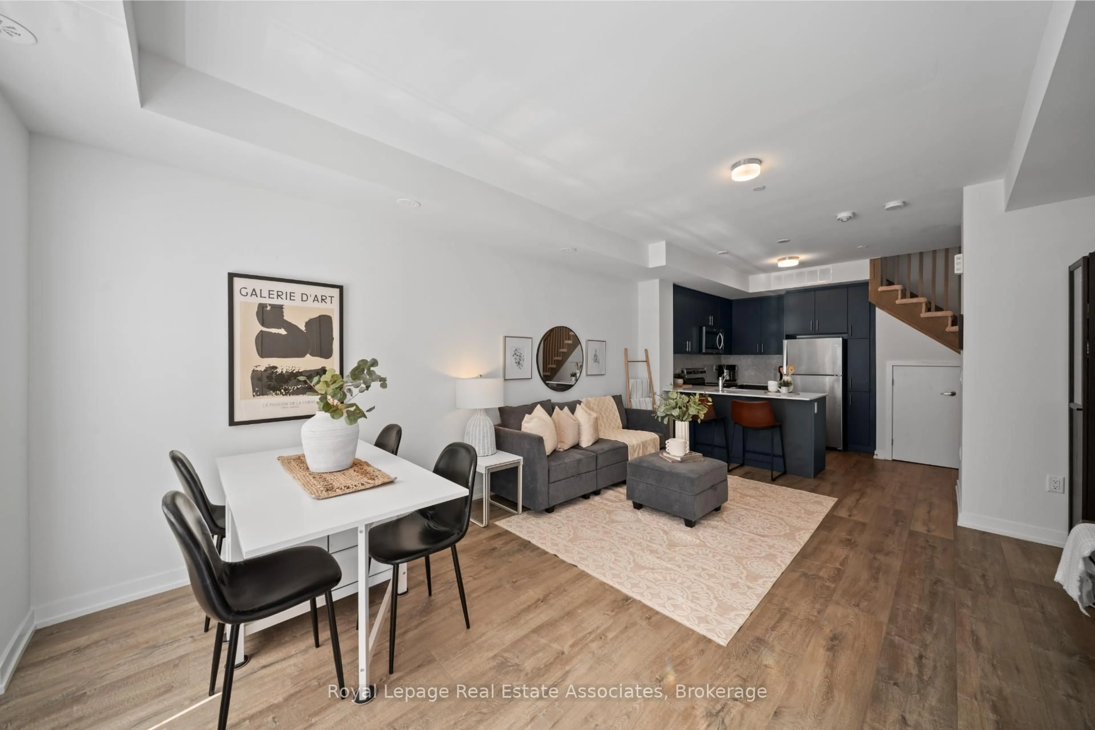 Living room with furniture, unknown for 3546 Colonial Dr #10, Mississauga Ontario L5L 0C1