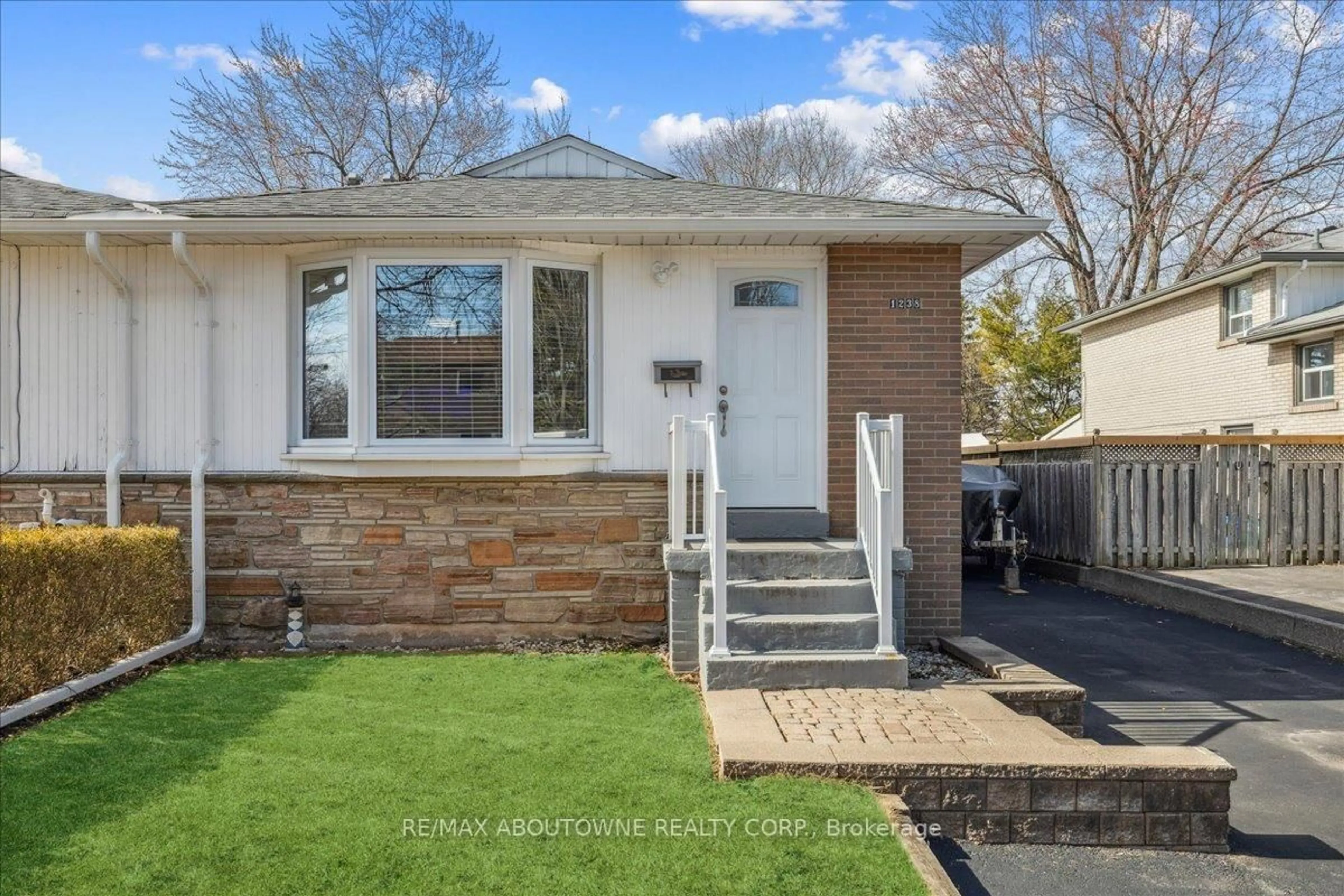 Home with brick exterior material, street for 1238 Napier Cres, Oakville Ontario L6H 2A4