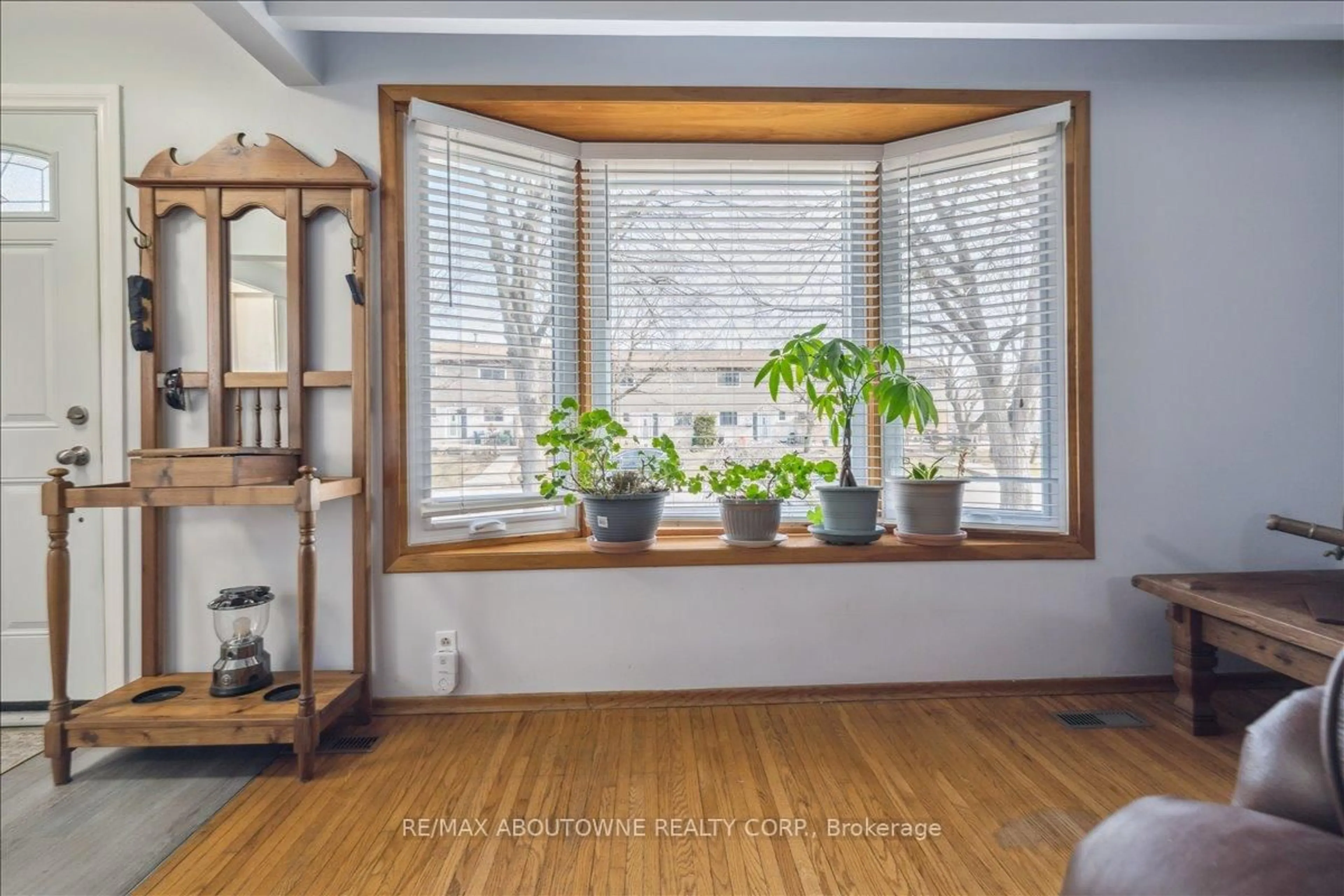 Unknown for 1238 Napier Cres, Oakville Ontario L6H 2A4