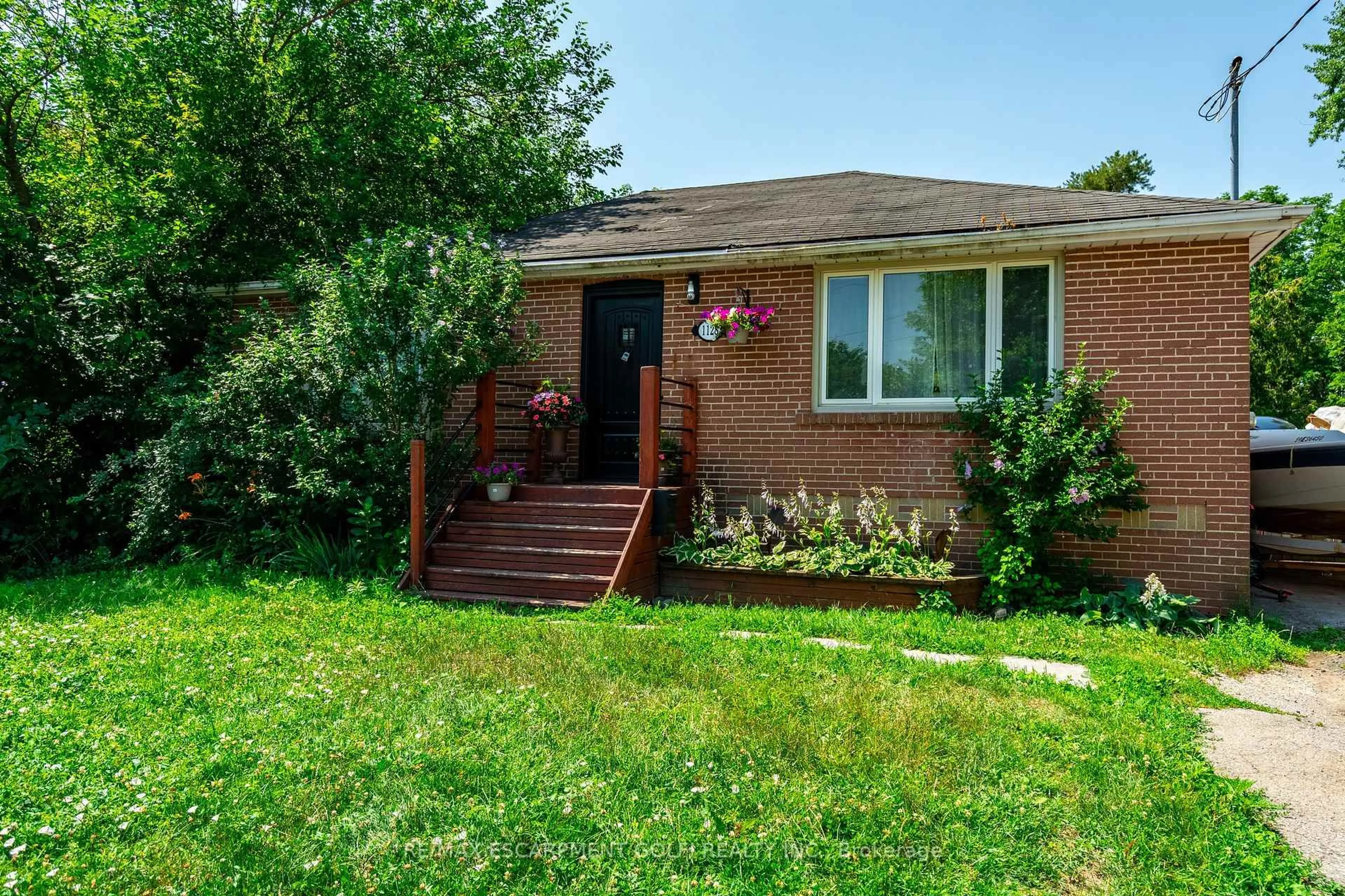 Home with brick exterior material, street for 1128 Homewood Dr, Burlington Ontario L7P 2M2