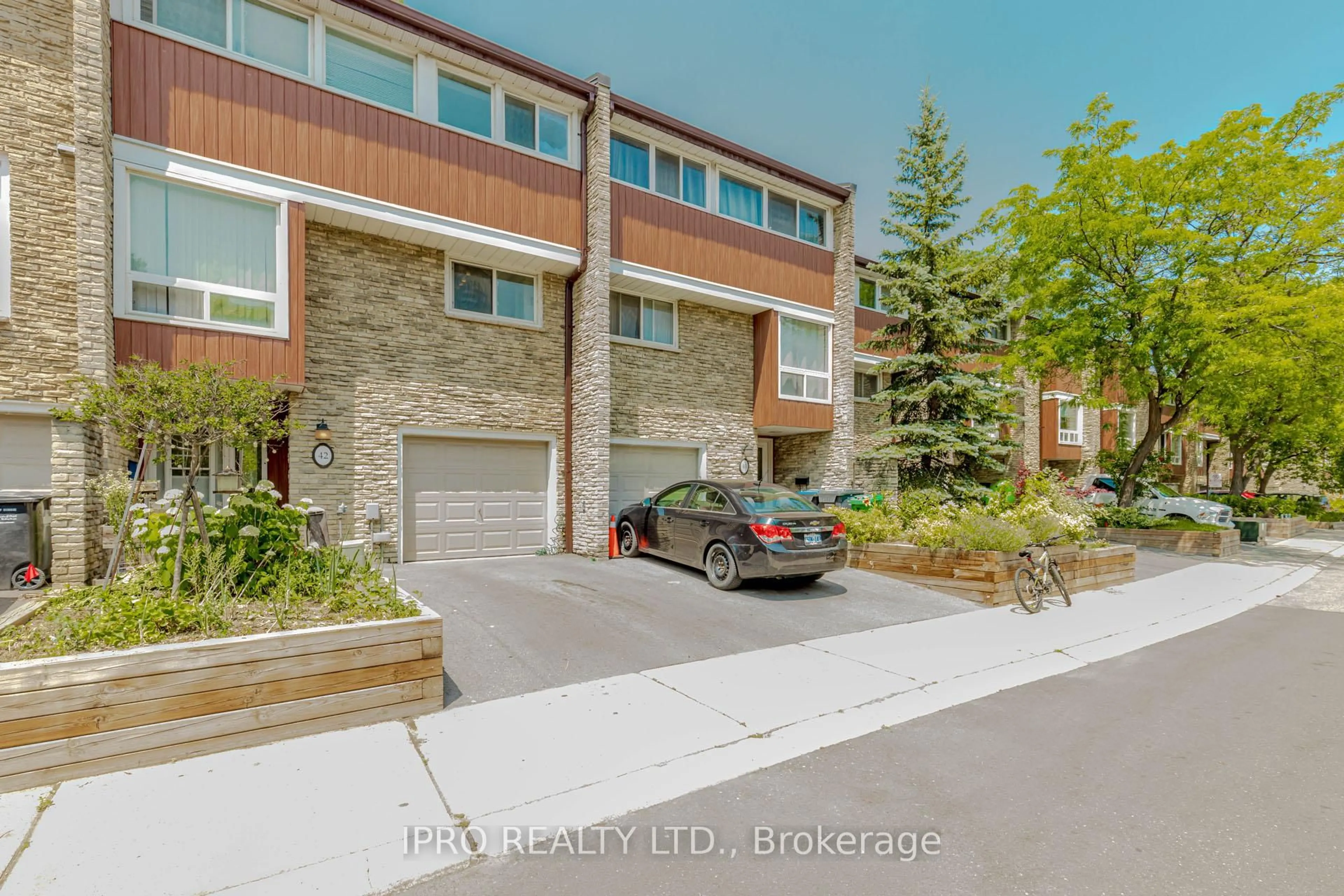 Unknown for 915 Inverhouse Dr #42, Mississauga Ontario L5J 4B2