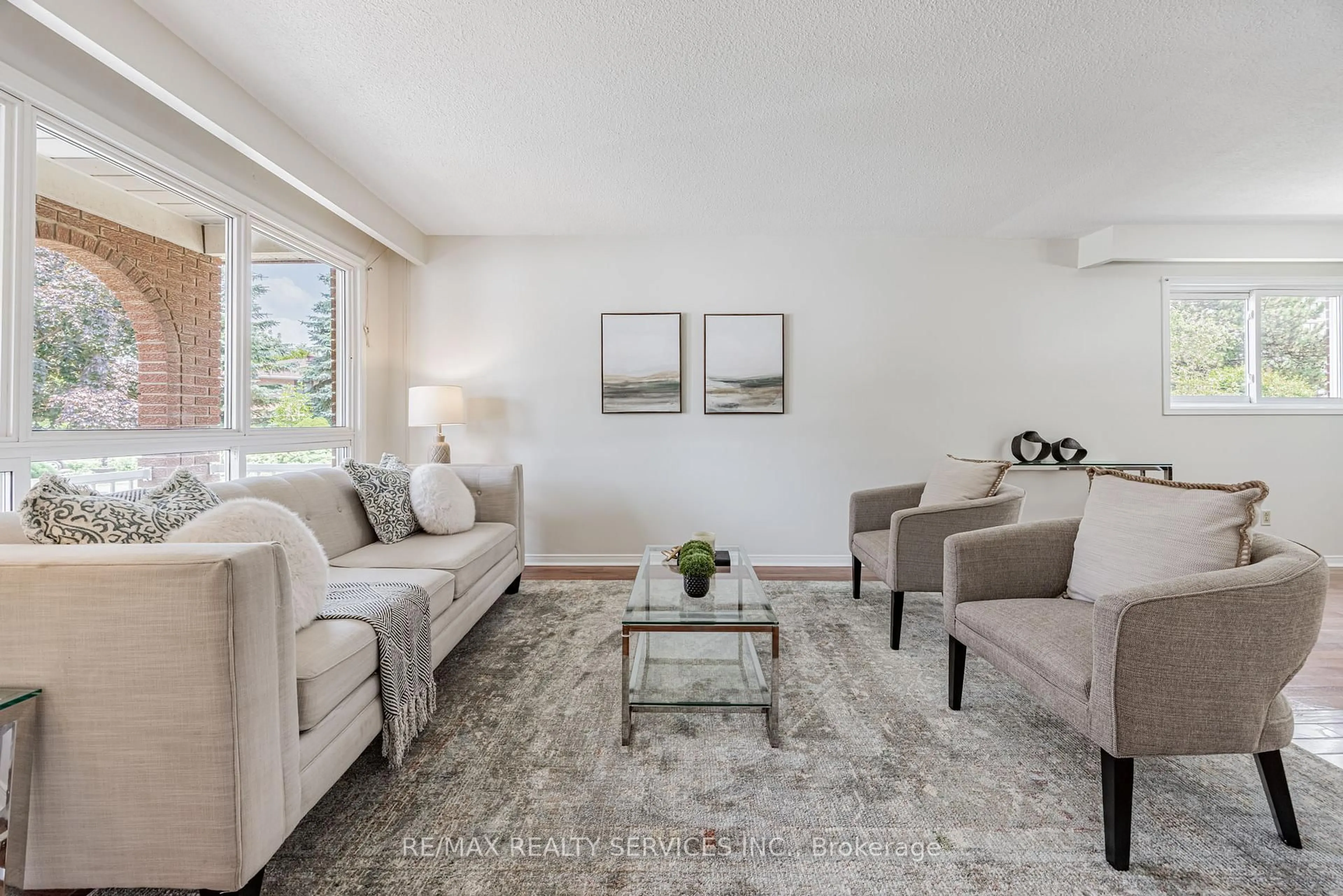 Living room with furniture, unknown for 9 Garview Crt, Toronto Ontario M9R 4B9