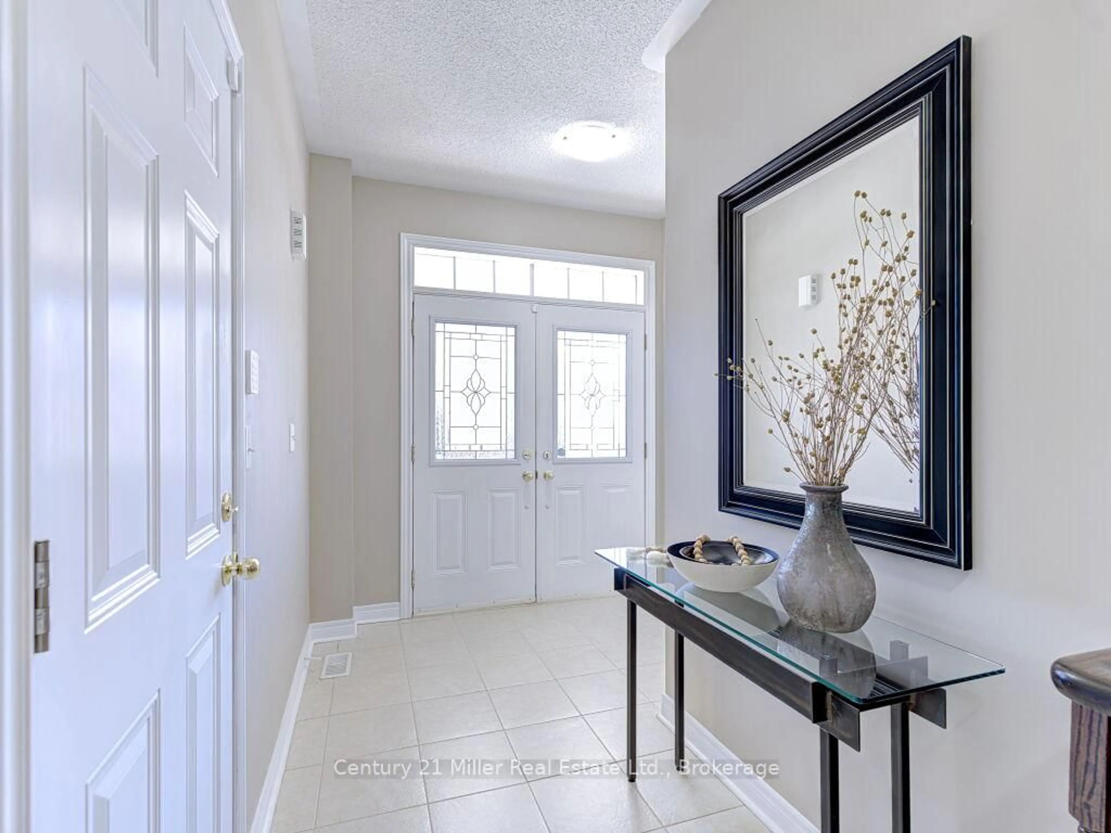 Indoor entryway for 3268 Sealey Cres, Burlington Ontario L7M 0J6