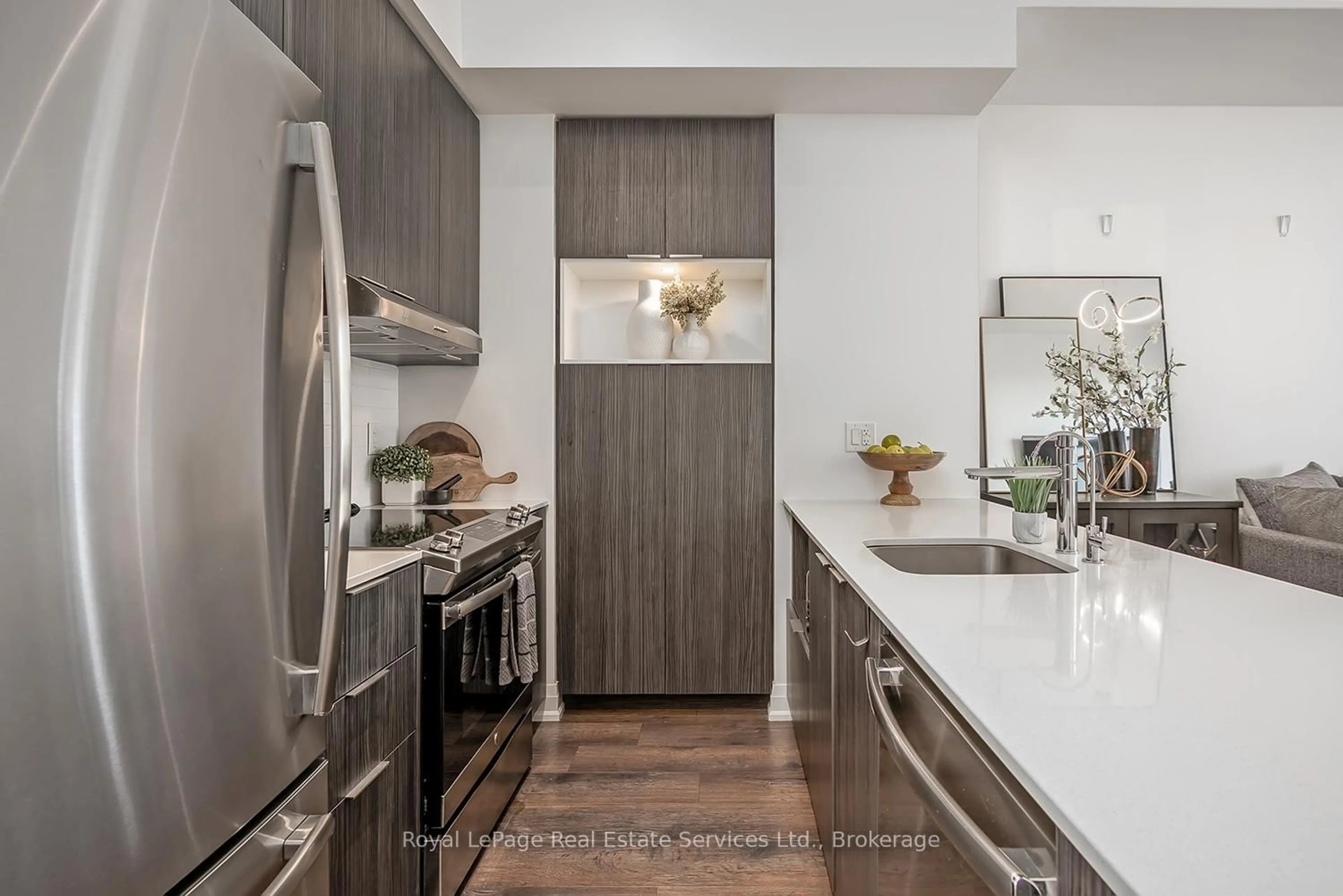 Contemporary kitchen, unknown for 2520 Eglinton Ave #1403, Mississauga Ontario L5M 0Y4