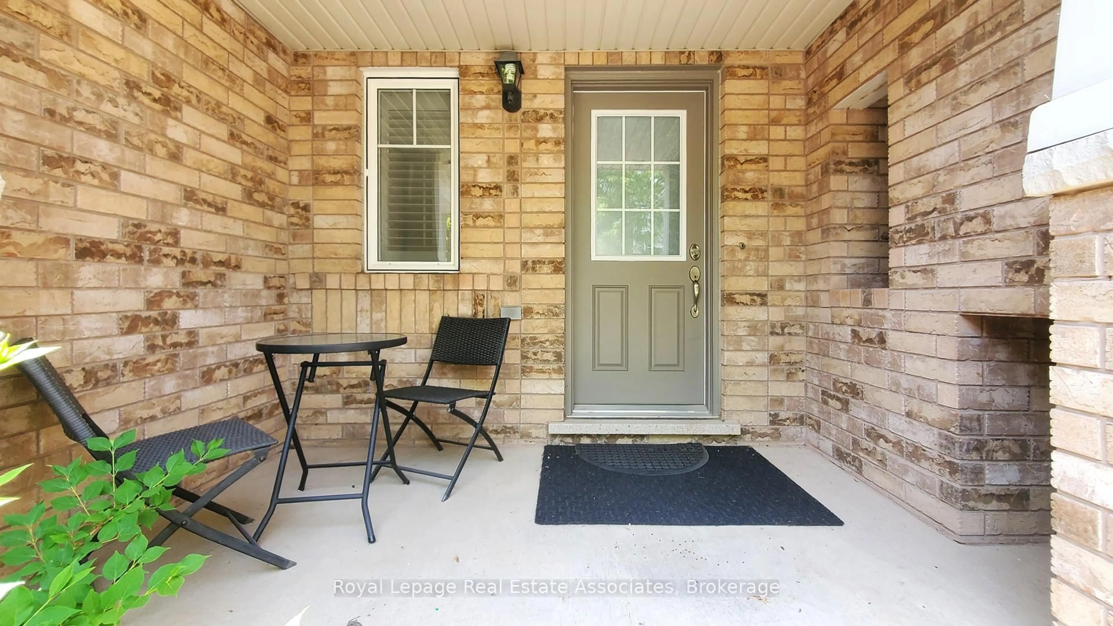 Patio, street for 721 Shortreed Cres, Milton Ontario L9T 0E7