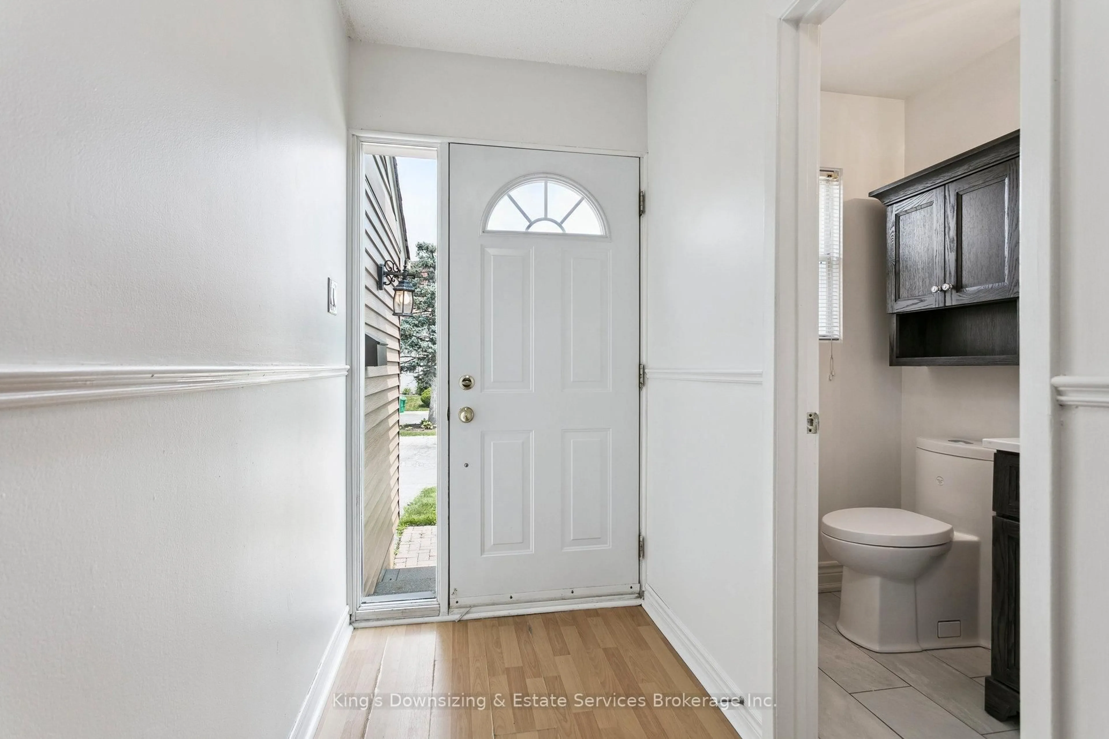 Indoor entryway for 3500 Glen Erin Dr #55, Mississauga Ontario L5L 1W6