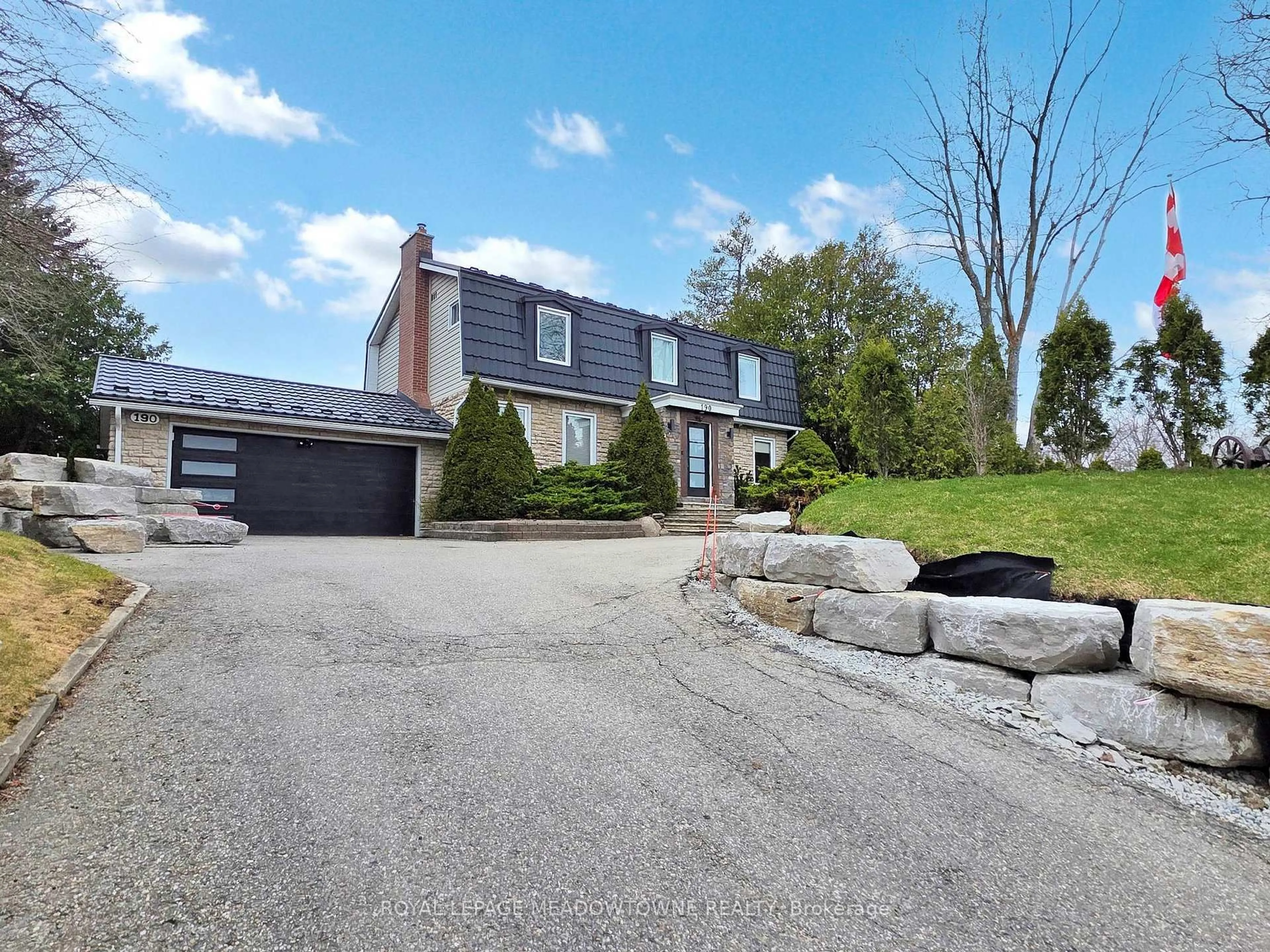 Home with brick exterior material, street for 190 Main St, Halton Hills Ontario L7G 3E9