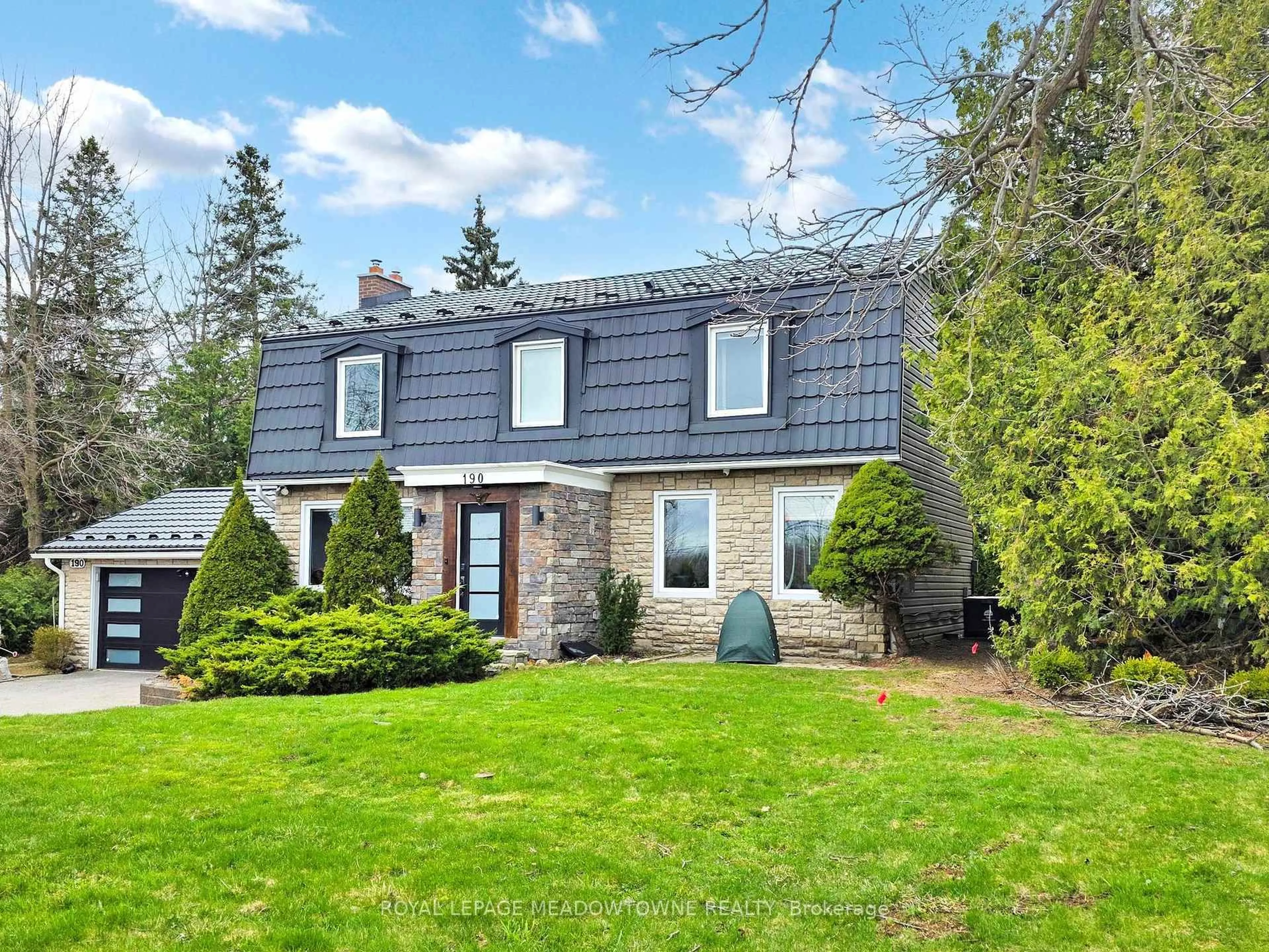 Home with brick exterior material, street for 190 Main St, Halton Hills Ontario L7G 3E9