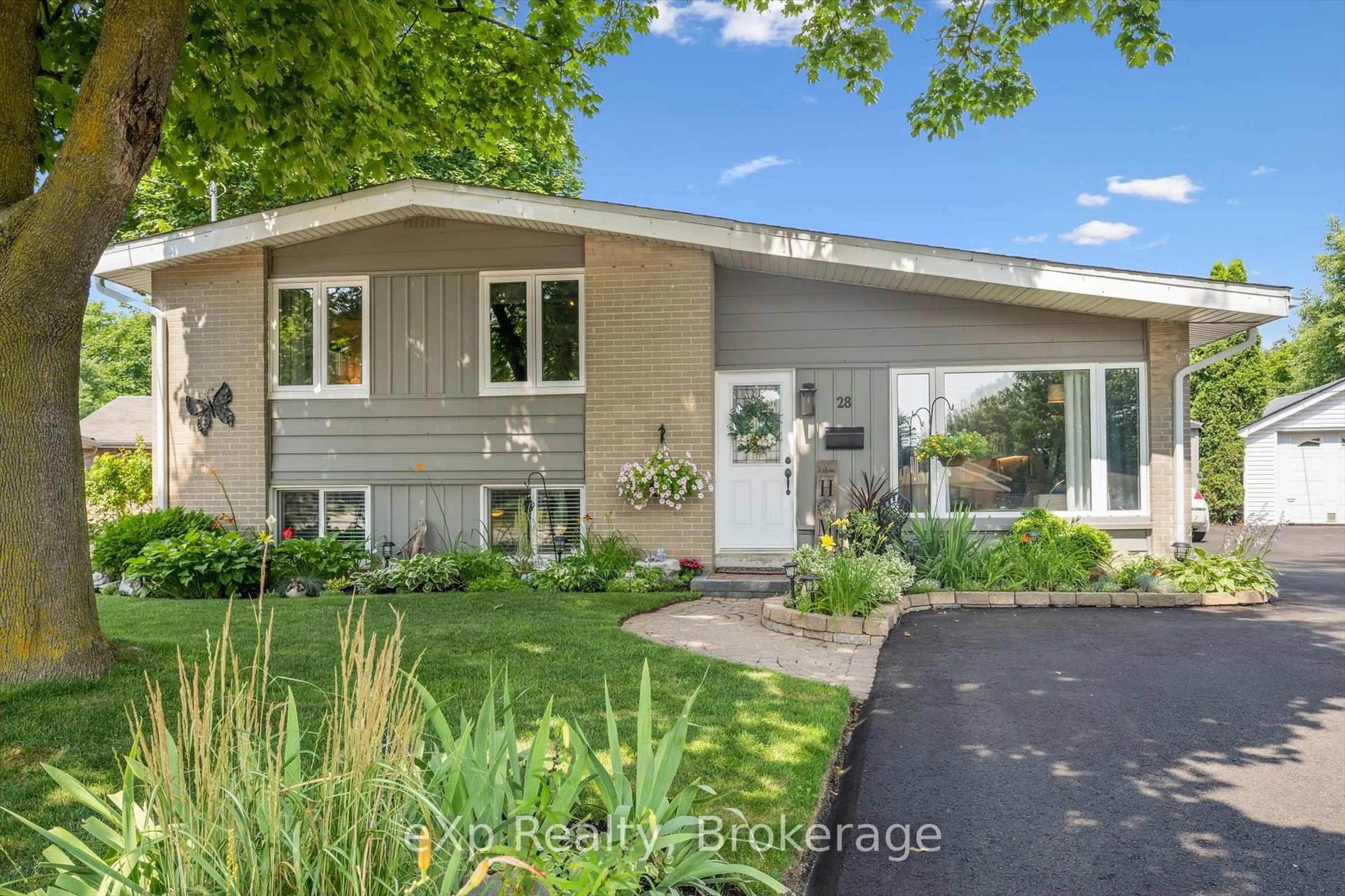 Unknown for 28 ALSTON Crt, Brampton Ontario L6W 3B6