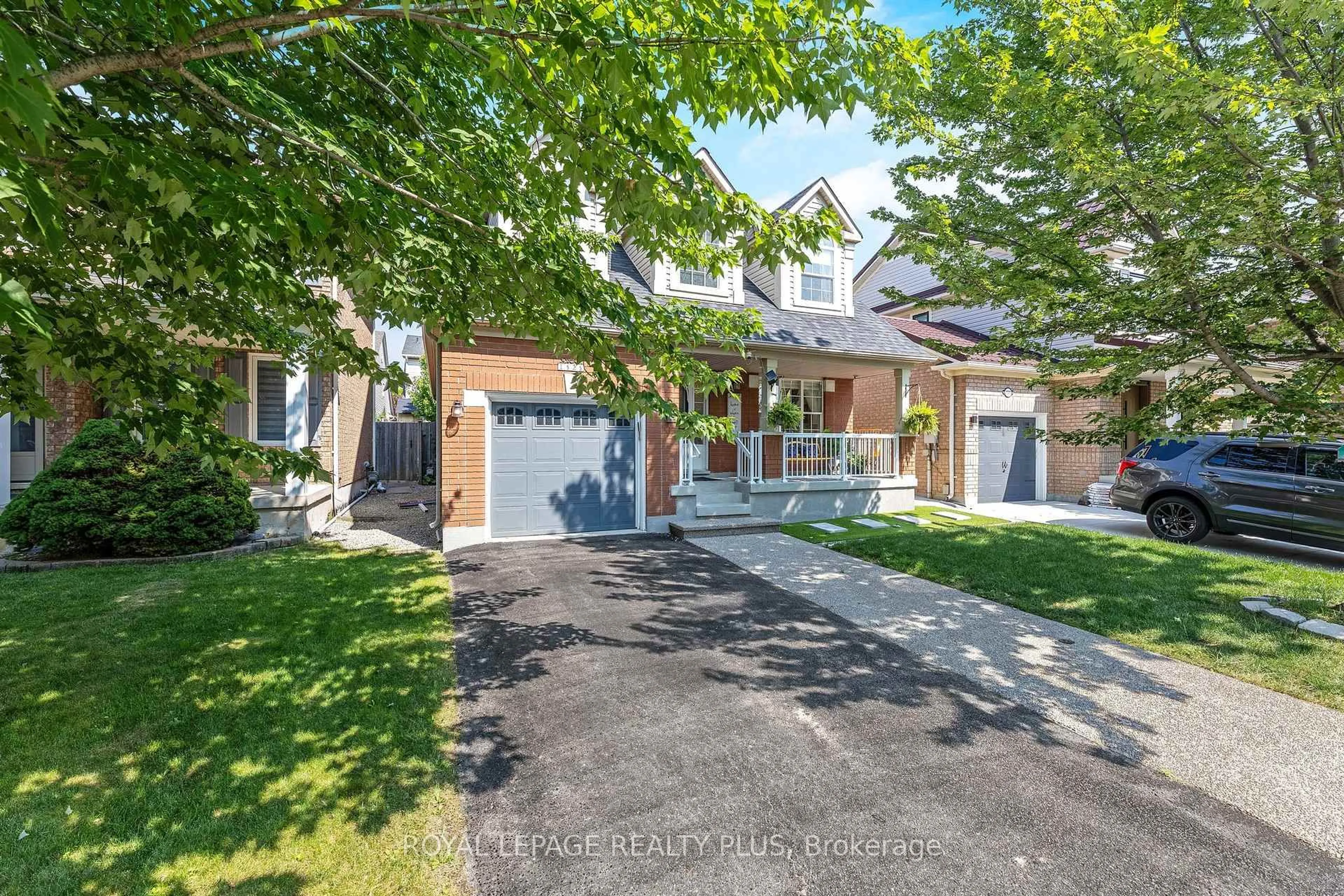 A pic from outside/outdoor area/front of a property/back of a property/a pic from drone, street for 1525 Swann Cres, Milton Ontario L9T 5K2