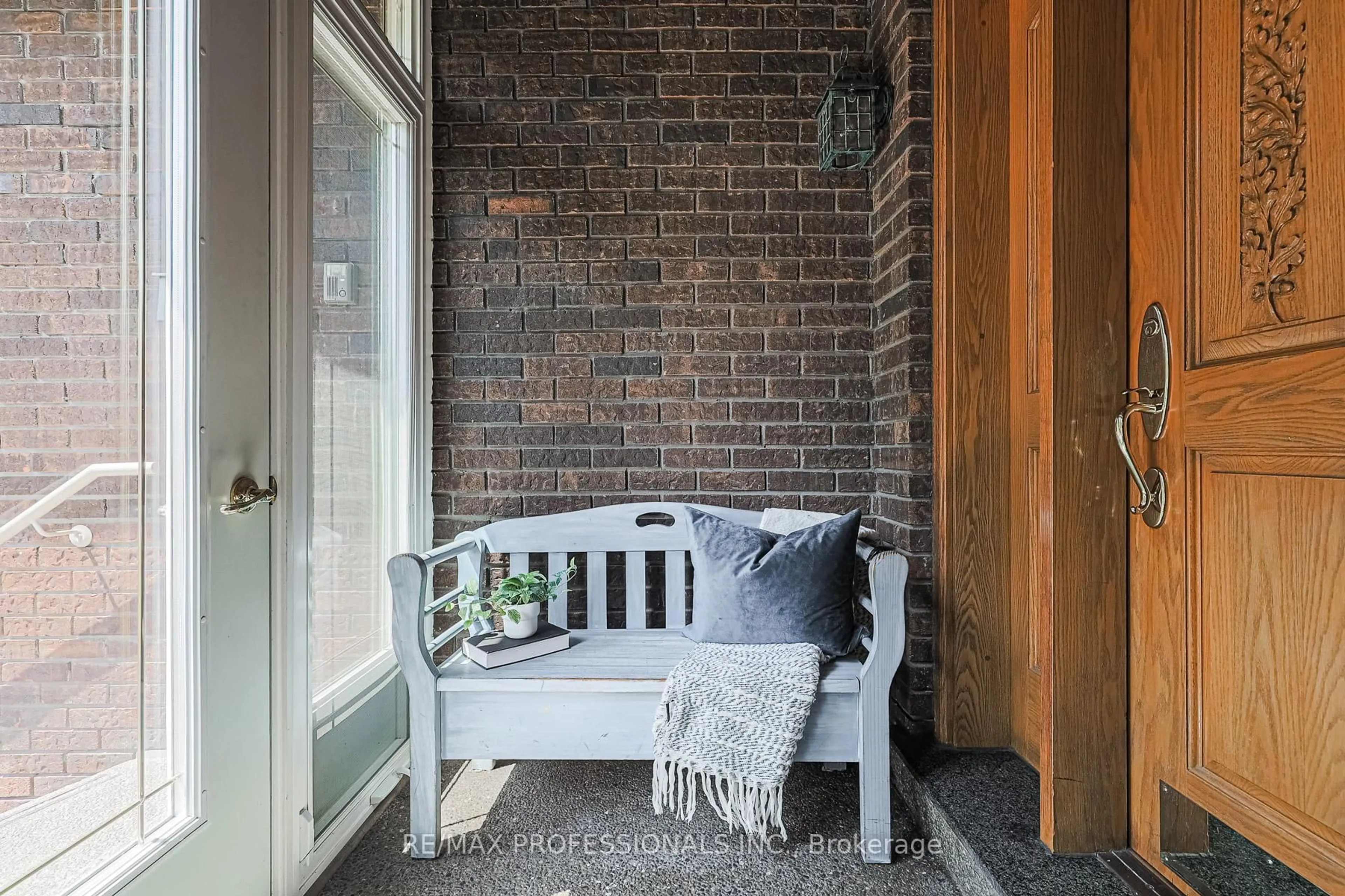 Indoor entryway for 4 Neiltree Crt, Toronto Ontario M9C 5C3