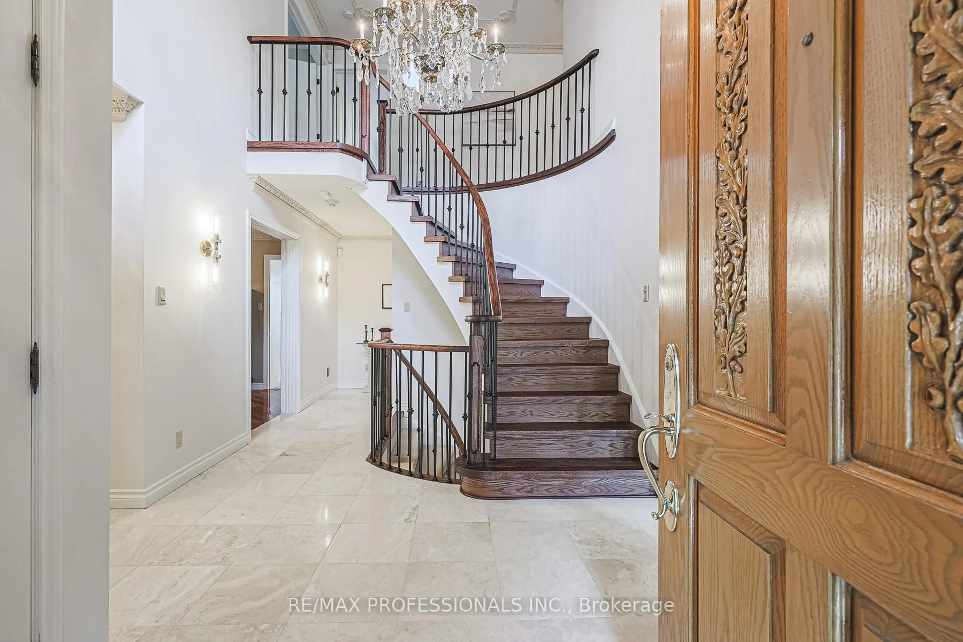 Indoor foyer for 4 Neiltree Crt, Toronto Ontario M9C 5C3
