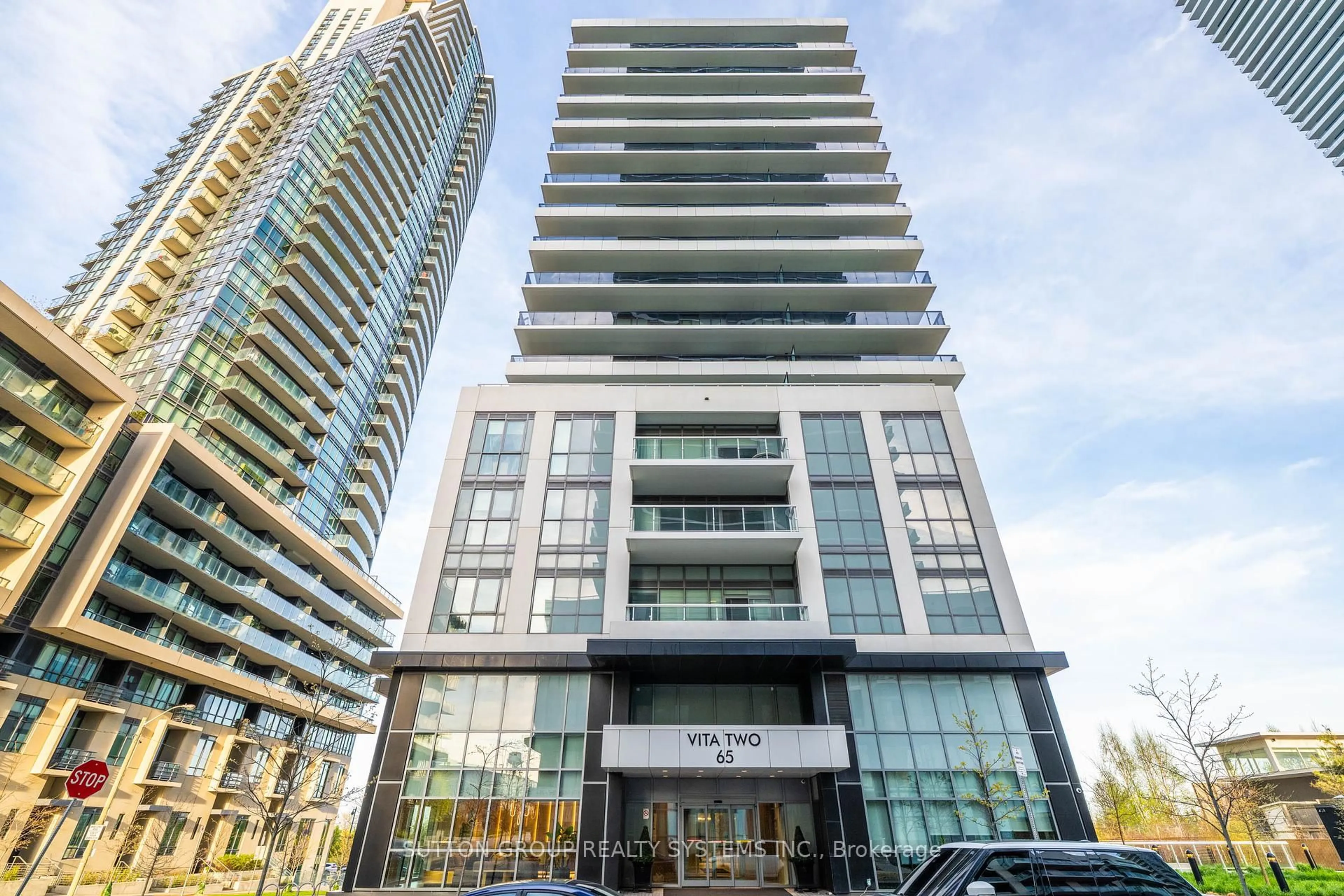 Indoor foyer for 65 ANNIE CRAIG Dr #703, Toronto Ontario M8V 0A8
