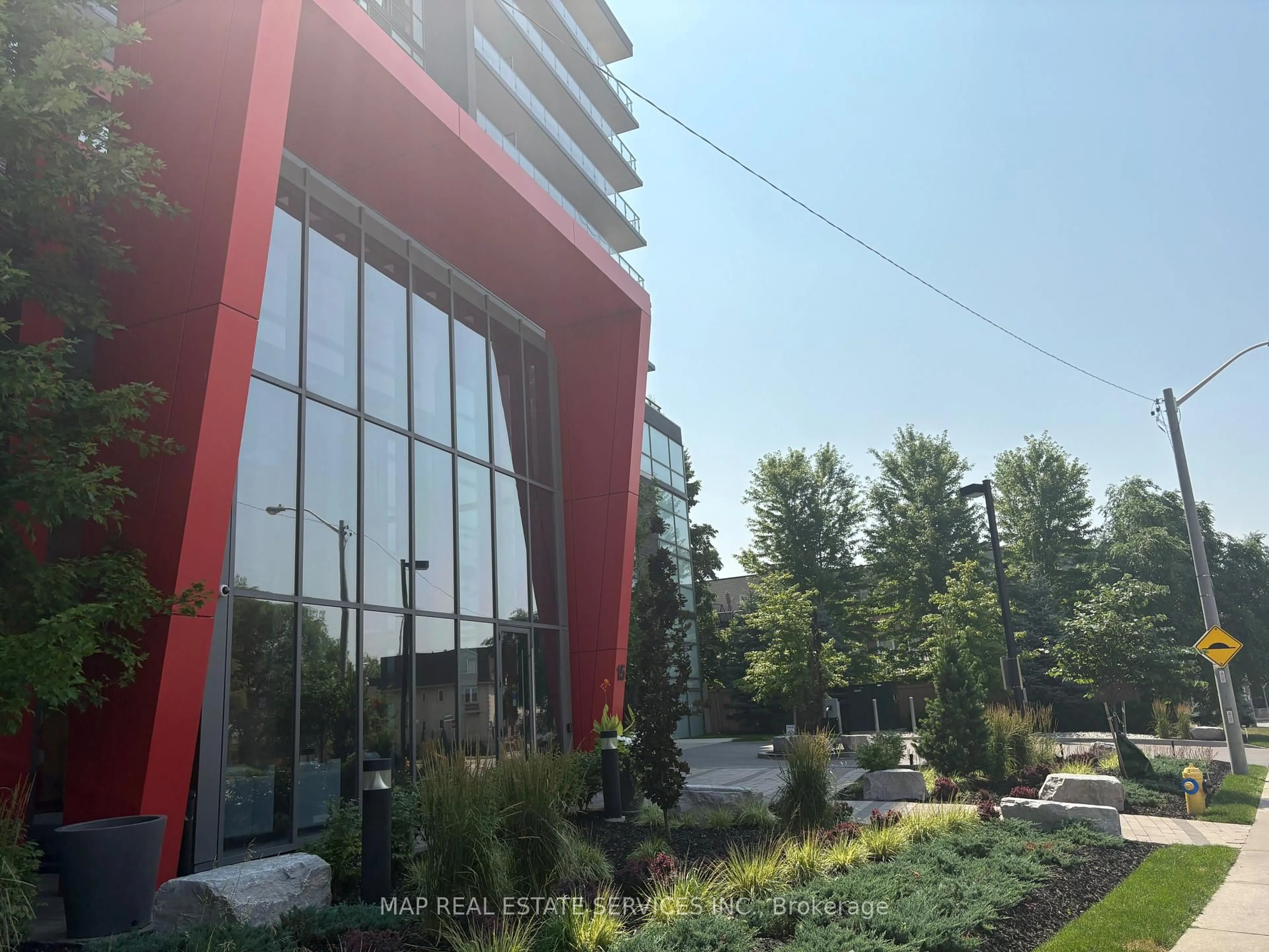 Indoor foyer for 15 James Finlay Way #805, Toronto Ontario M3M 0B3