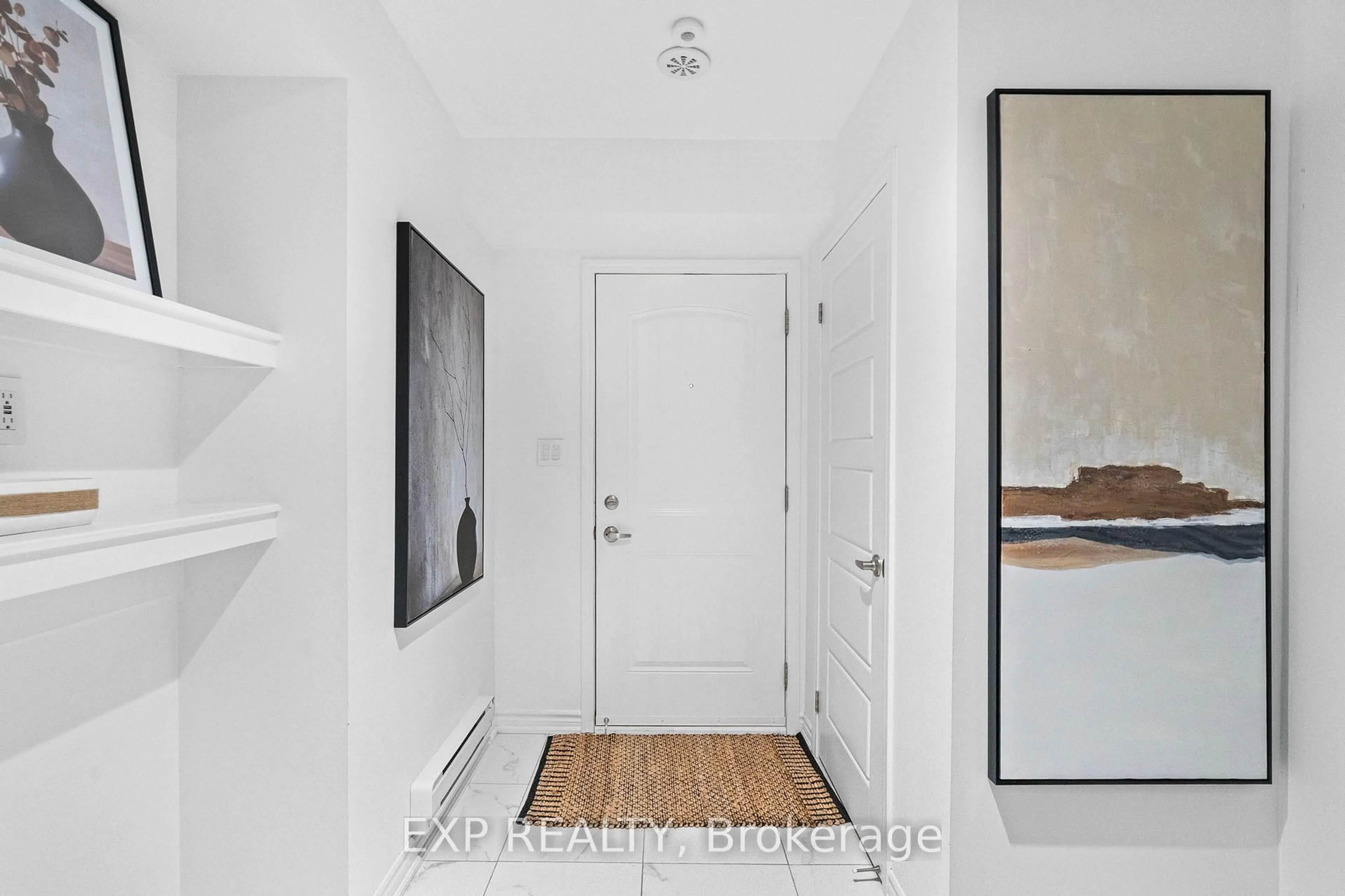 Indoor entryway for 975 Whitlock Ave #55, Milton Ontario L9E 1S9