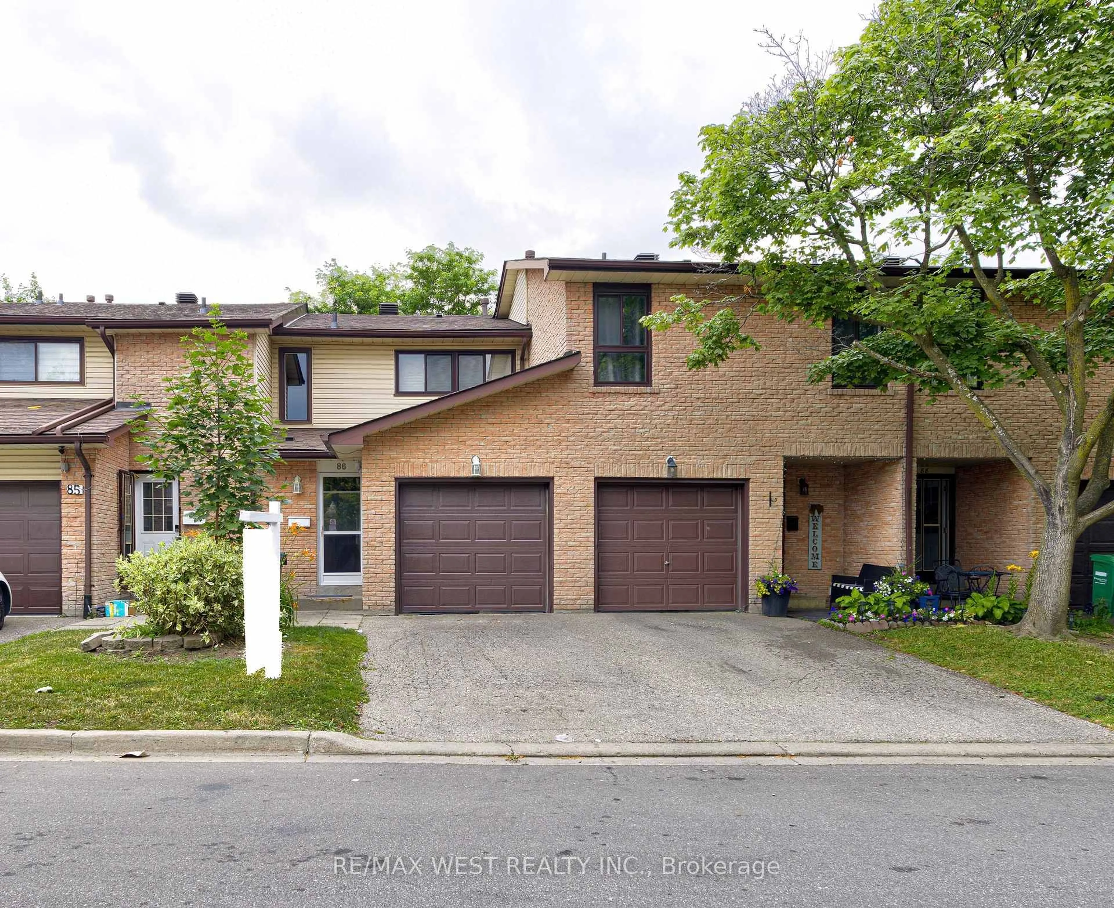Home with brick exterior material, street for 86 Collins Cres, Brampton Ontario L6V 3N1