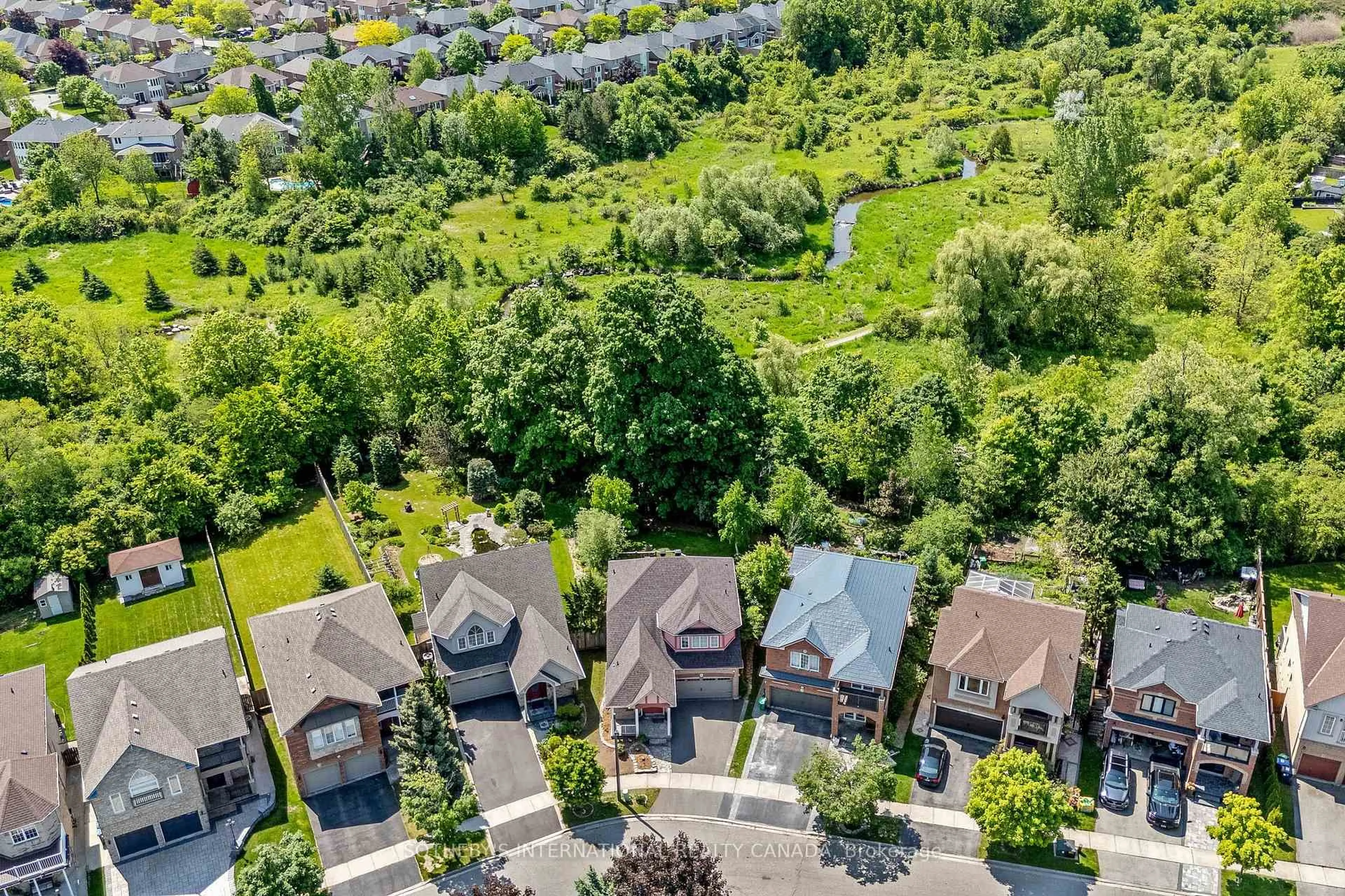 A pic from outside/outdoor area/front of a property/back of a property/a pic from drone, unknown for 1618 Stockbridge Crt, Mississauga Ontario L5N 8A1