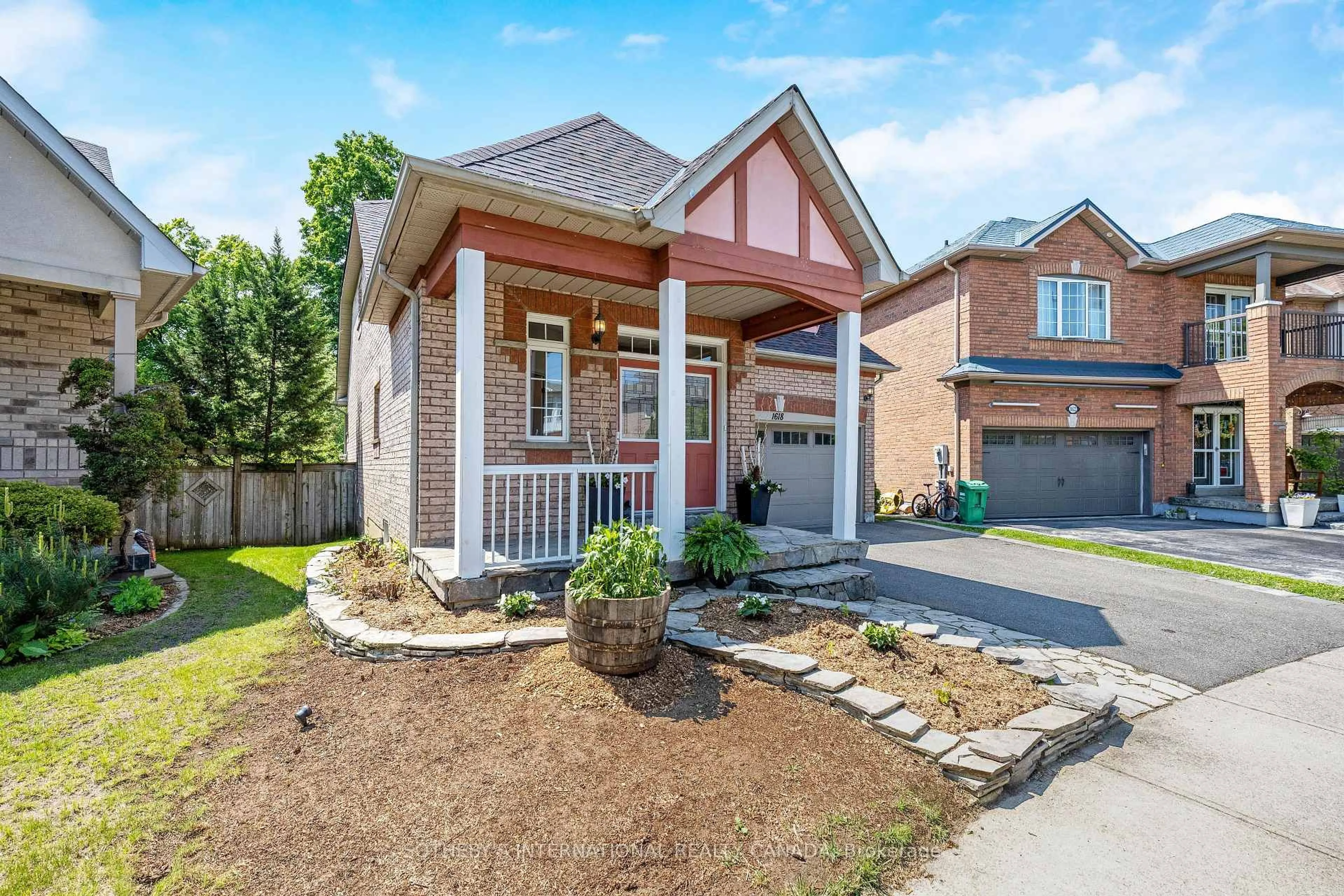 Home with brick exterior material, street for 1618 Stockbridge Crt, Mississauga Ontario L5N 8A1