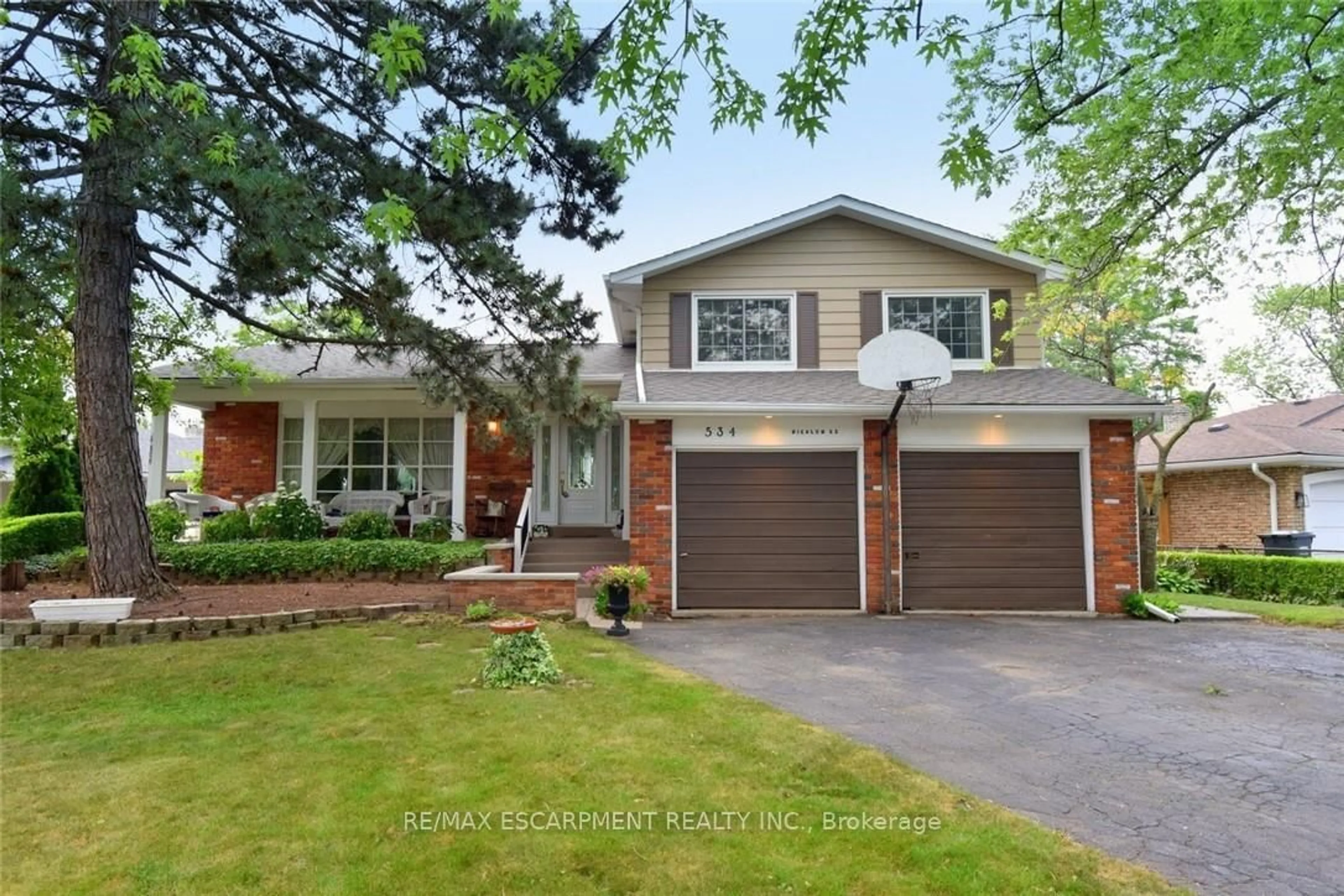 Home with brick exterior material, street for 534 Wicklow Rd, Burlington Ontario L7L 2H8