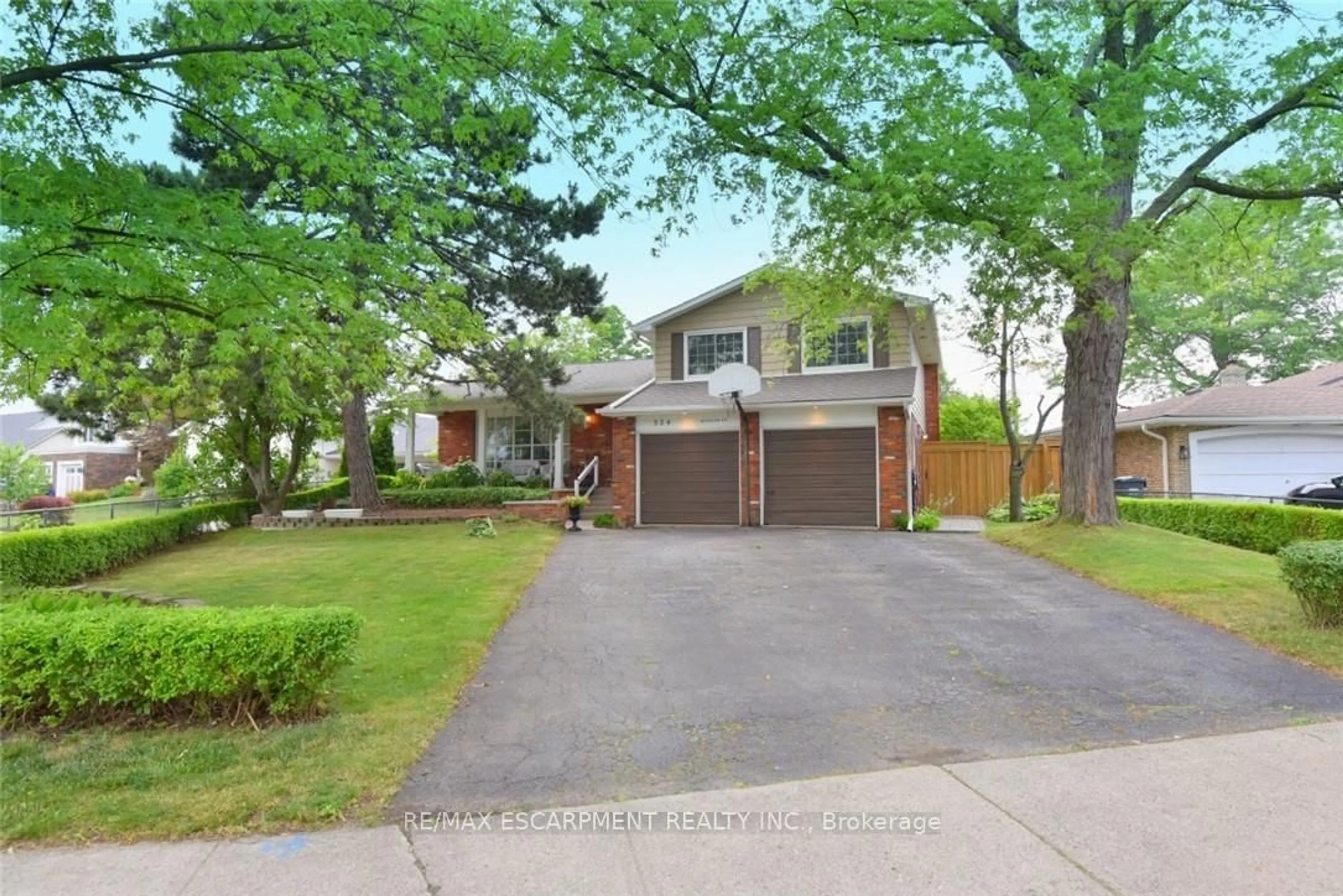 Home with brick exterior material, street for 534 Wicklow Rd, Burlington Ontario L7L 2H8