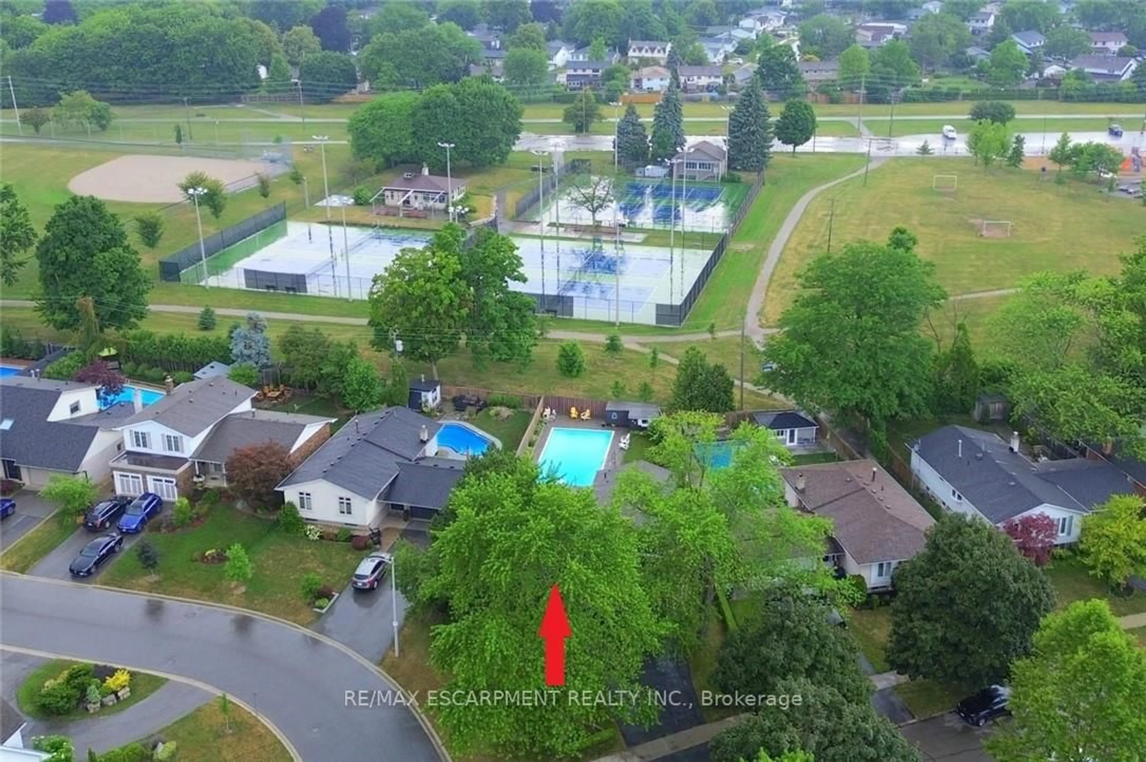 A pic from outside/outdoor area/front of a property/back of a property/a pic from drone, water/lake/river/ocean view for 534 Wicklow Rd, Burlington Ontario L7L 2H8