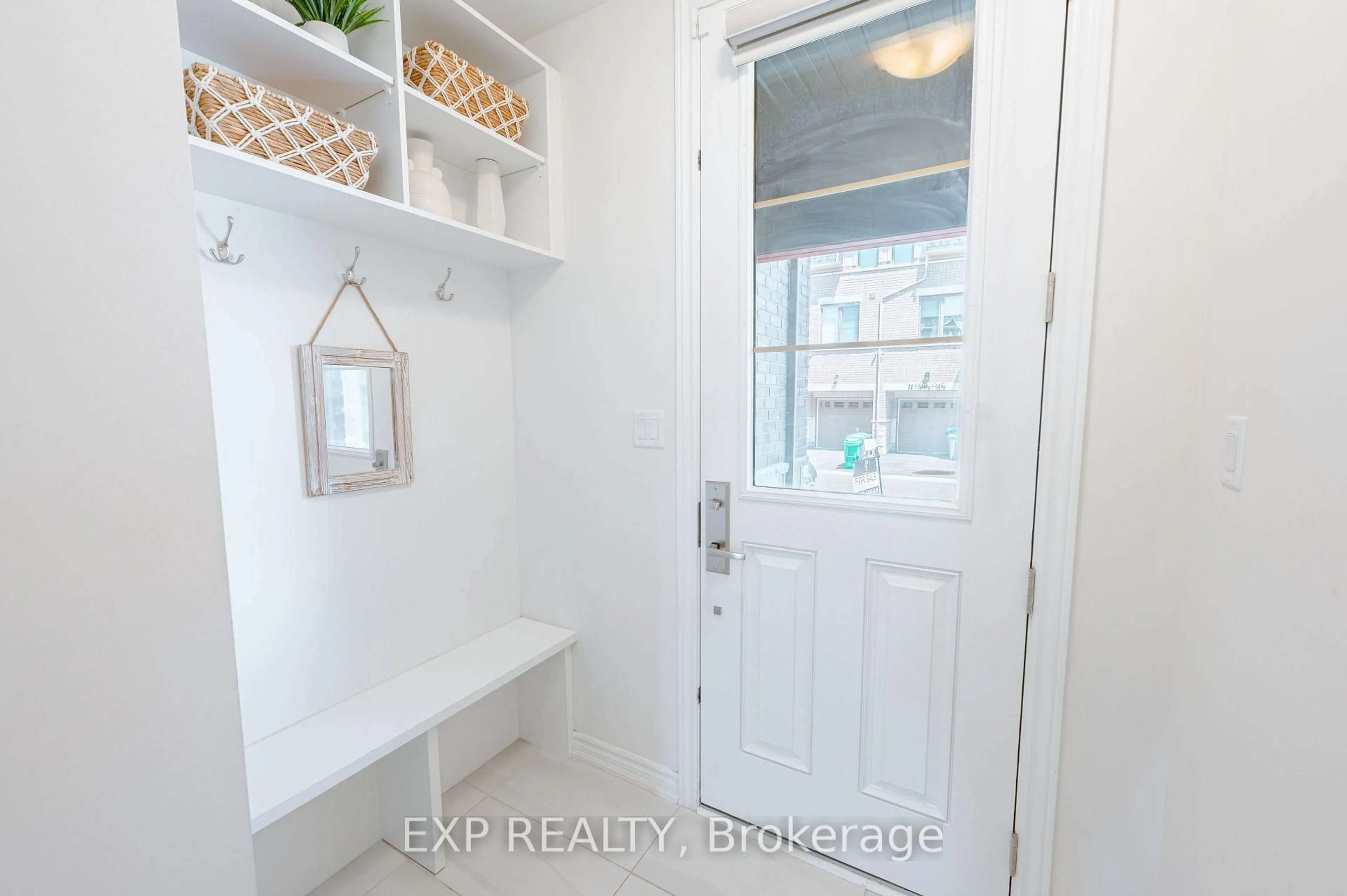 Indoor entryway for 28 Vestry Way, Brampton Ontario L6P 4N7