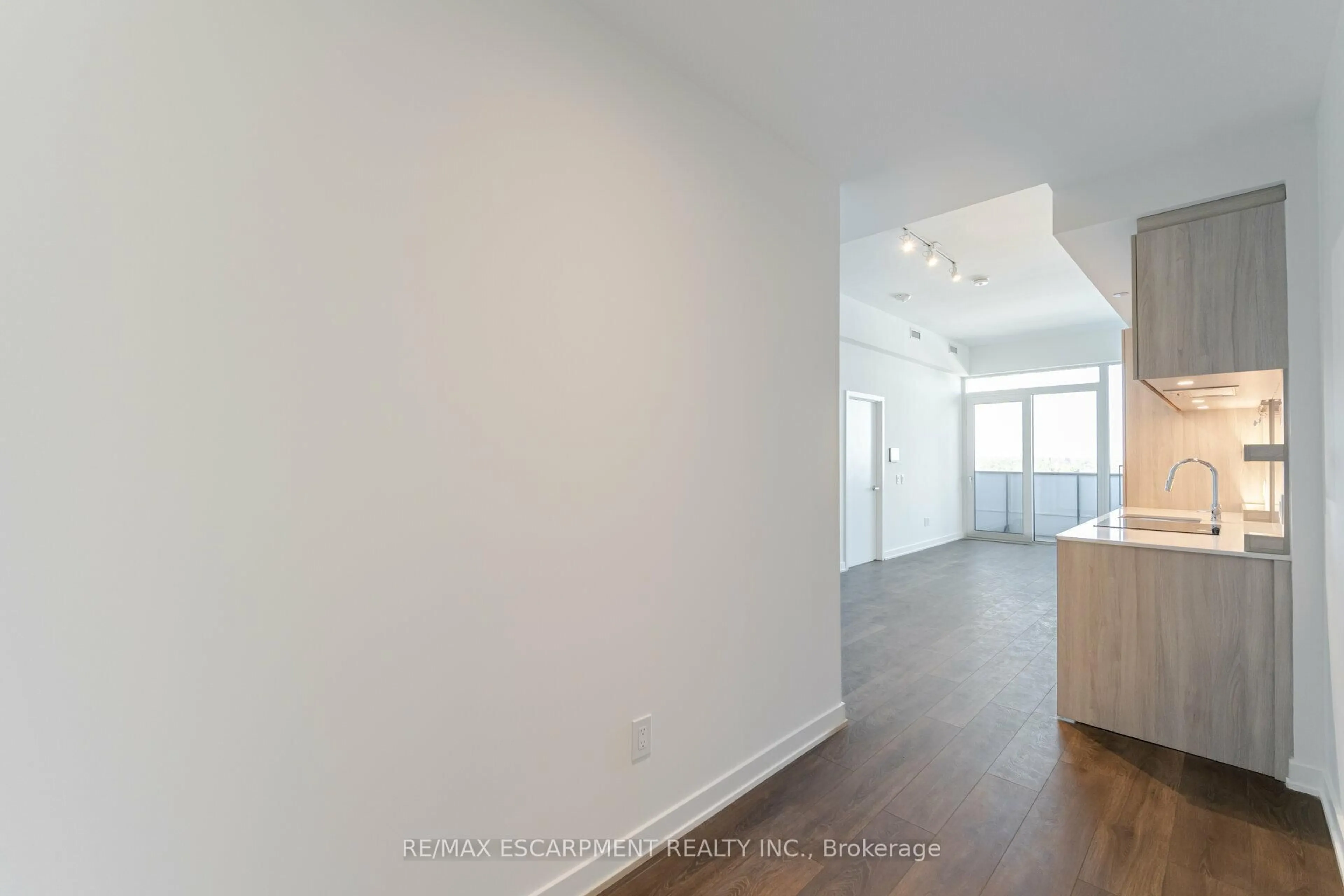 A pic of a room for 28 Ann St #801, Mississauga Ontario L9G 3G1