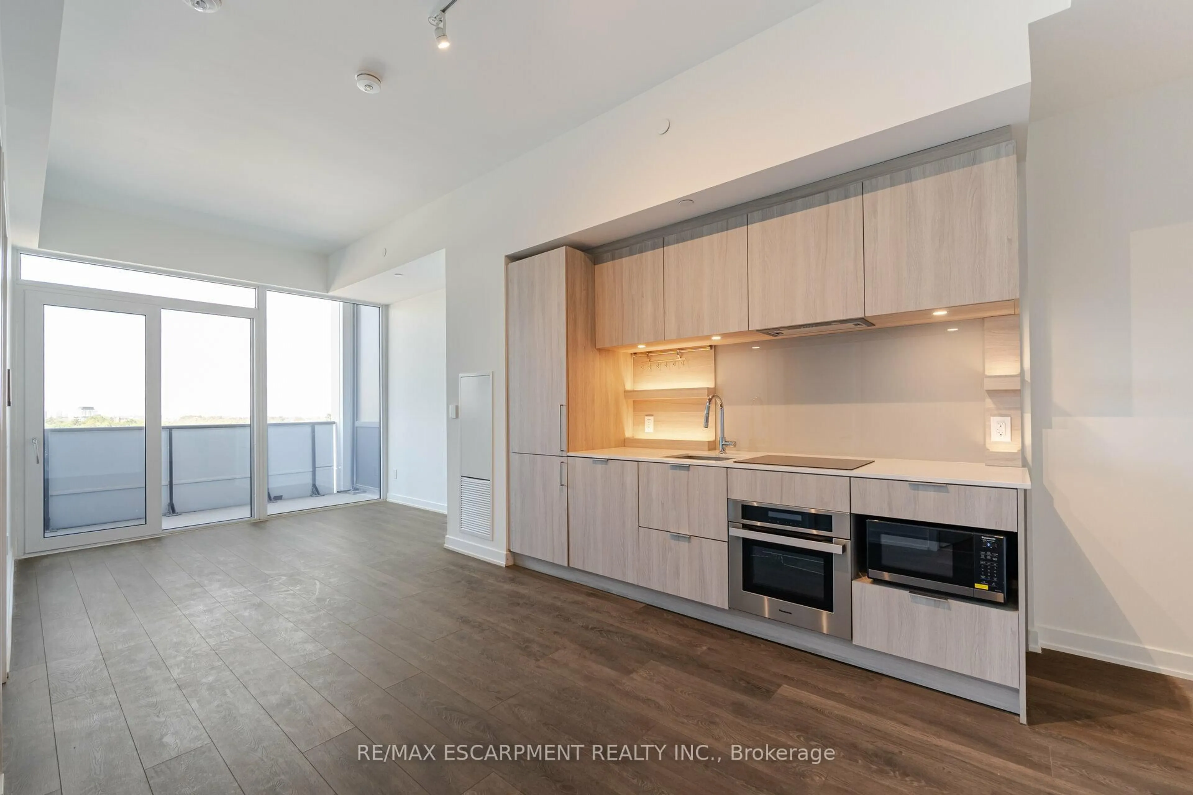Unknown for 28 Ann St #801, Mississauga Ontario L9G 3G1
