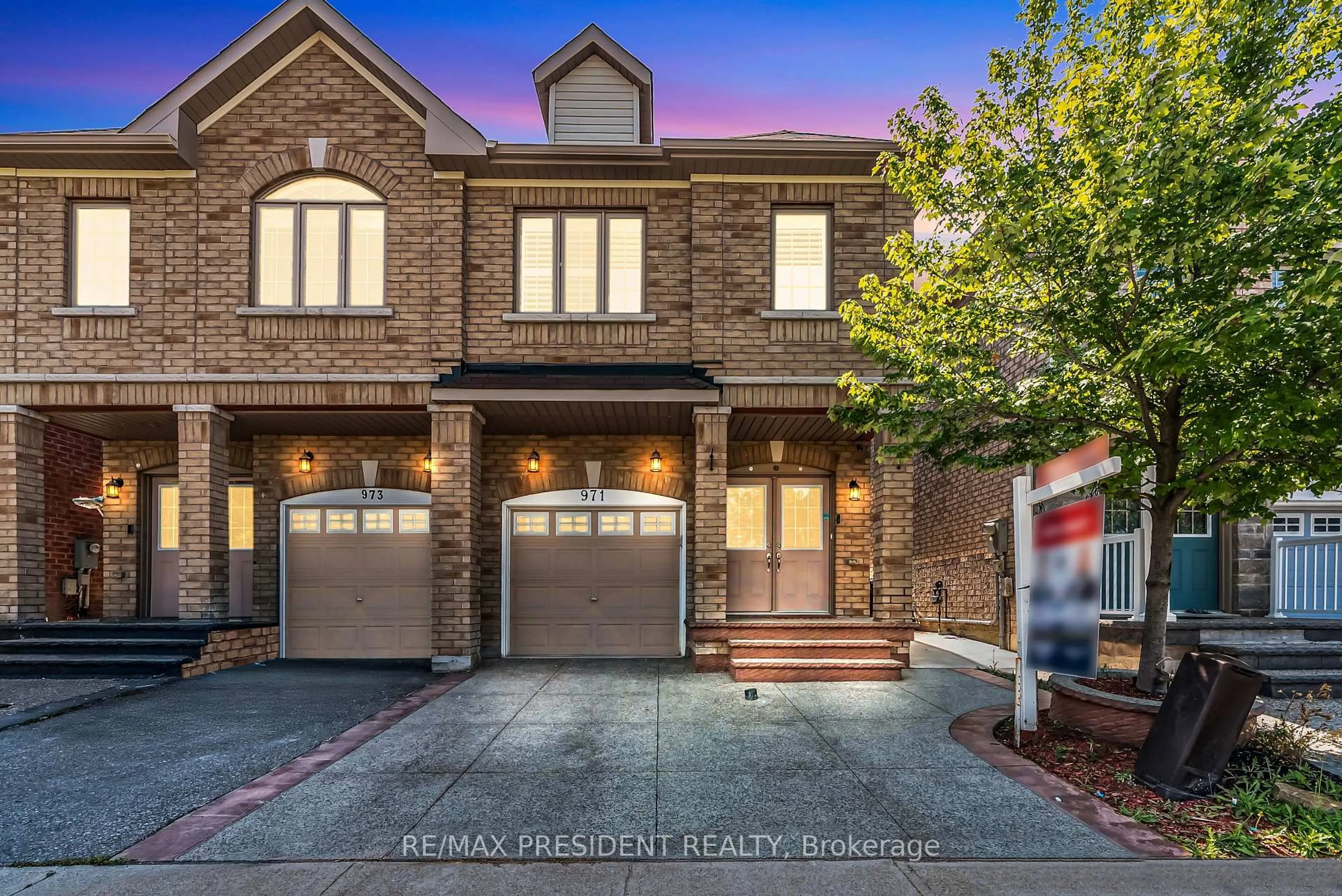 Home with brick exterior material, street for 971 Francine Cres, Mississauga Ontario L5V 0E2