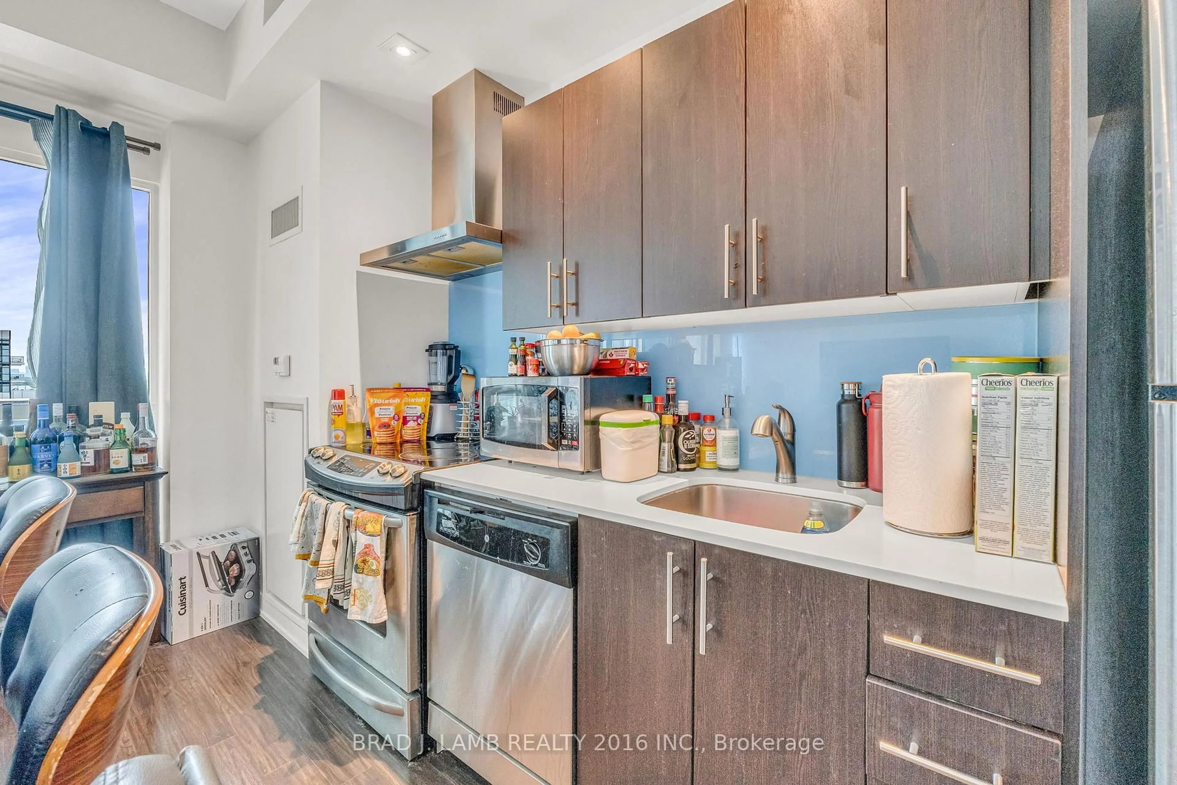 Open concept kitchen, wood/laminate floor for 165 Legion Rd #1031, Toronto Ontario M8Y 0A1