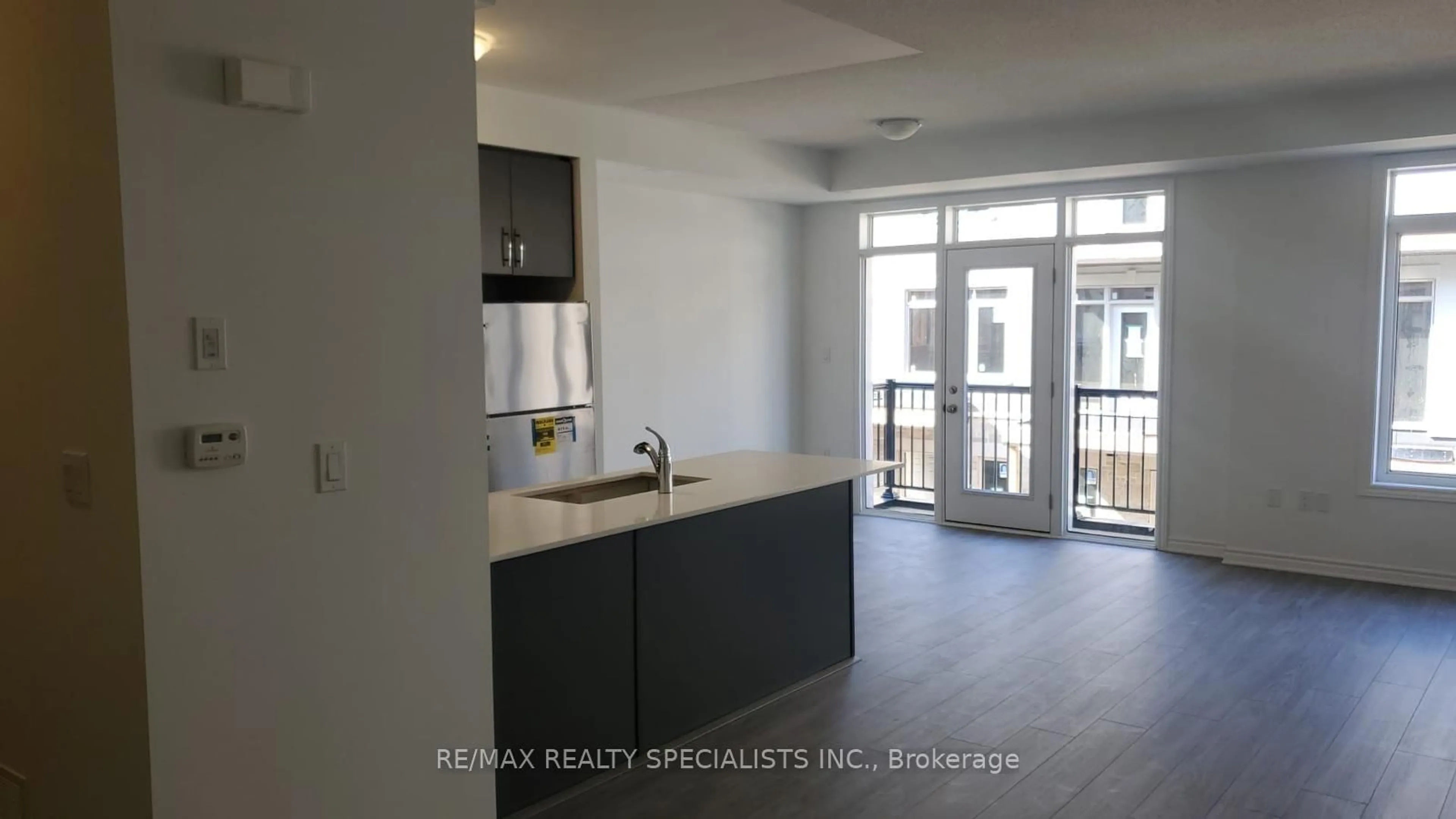 Open concept kitchen, unknown for 75 Springdale Ave, Caledon Ontario L7C 4L6